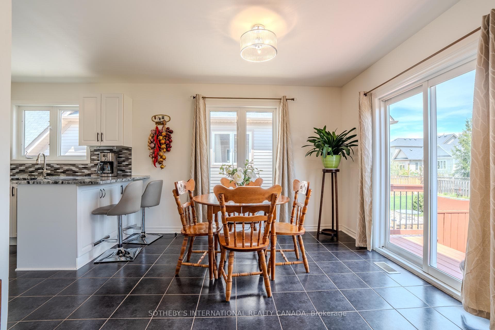 19 Grand Poplar Lane photo 9