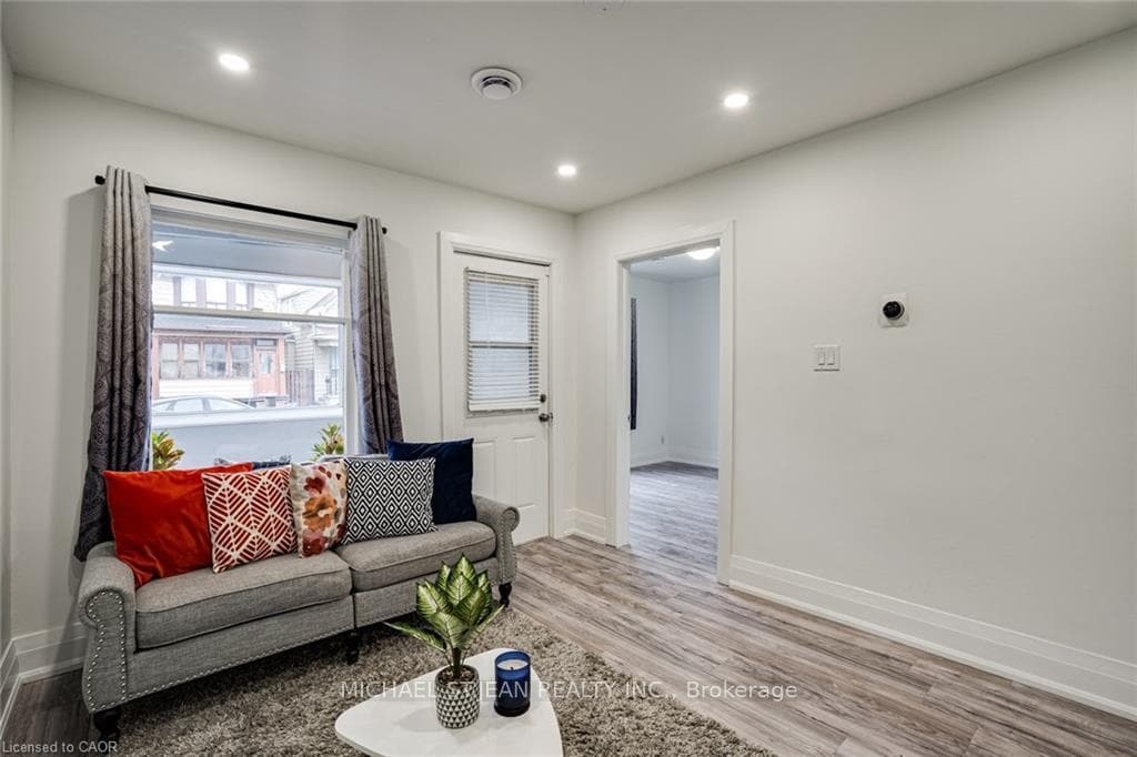 24 Vansitmart Avenue photo 6