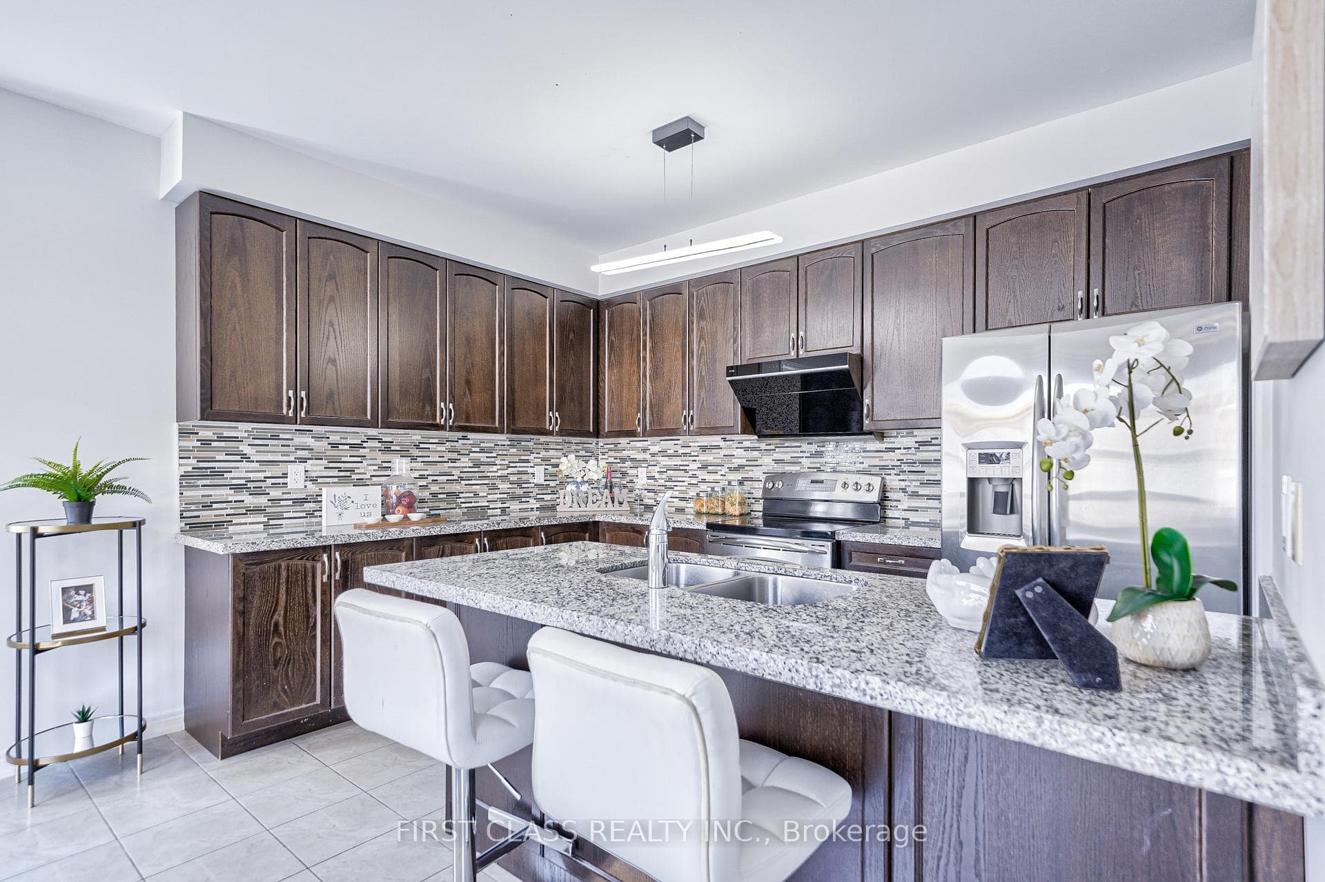 31 HYACINTH Street photo 11