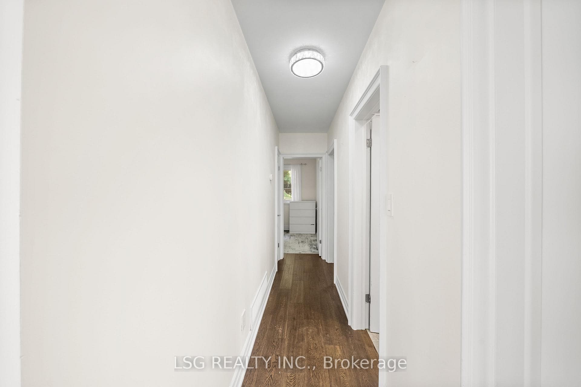 23 Sussex Avenue photo 17