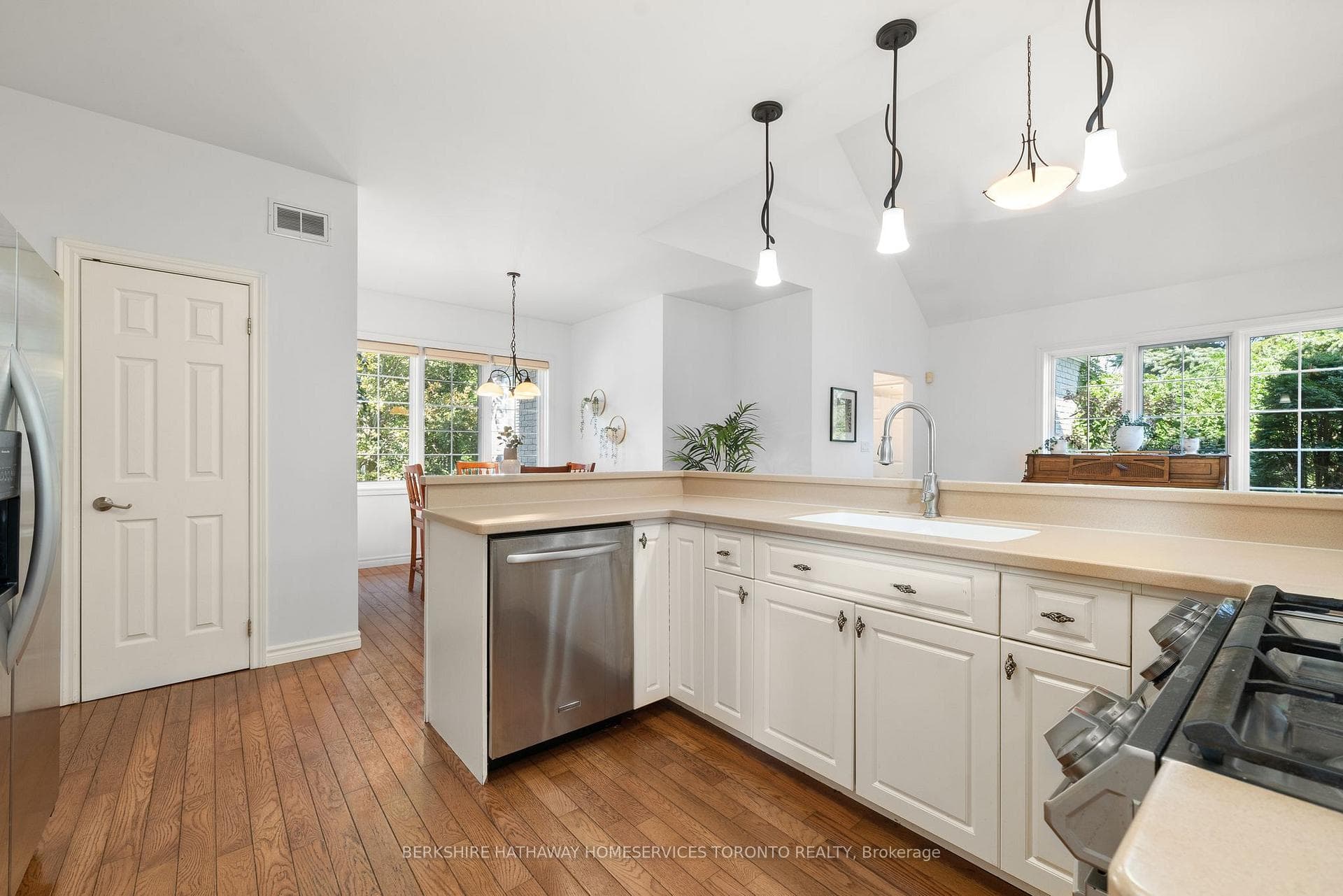 108 Wedgewood Lane photo 10