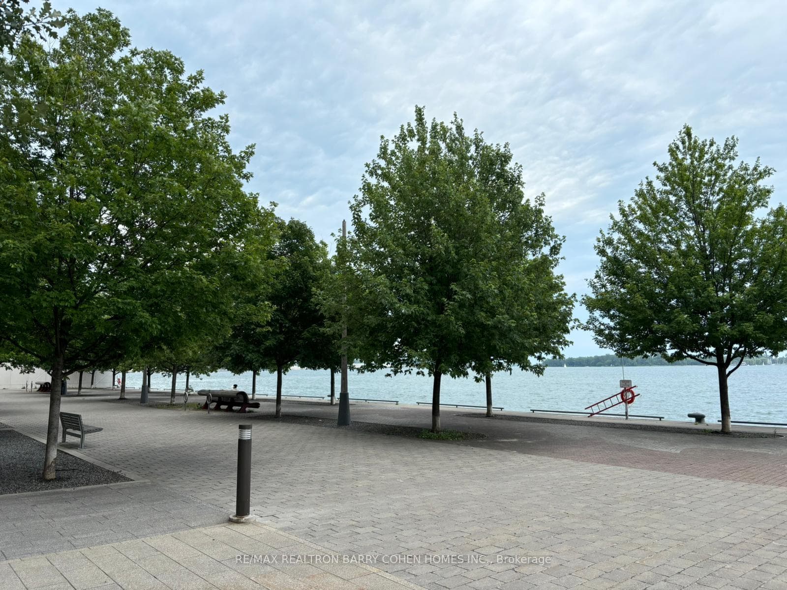 39 Queens Quay Unit 520 photo 18