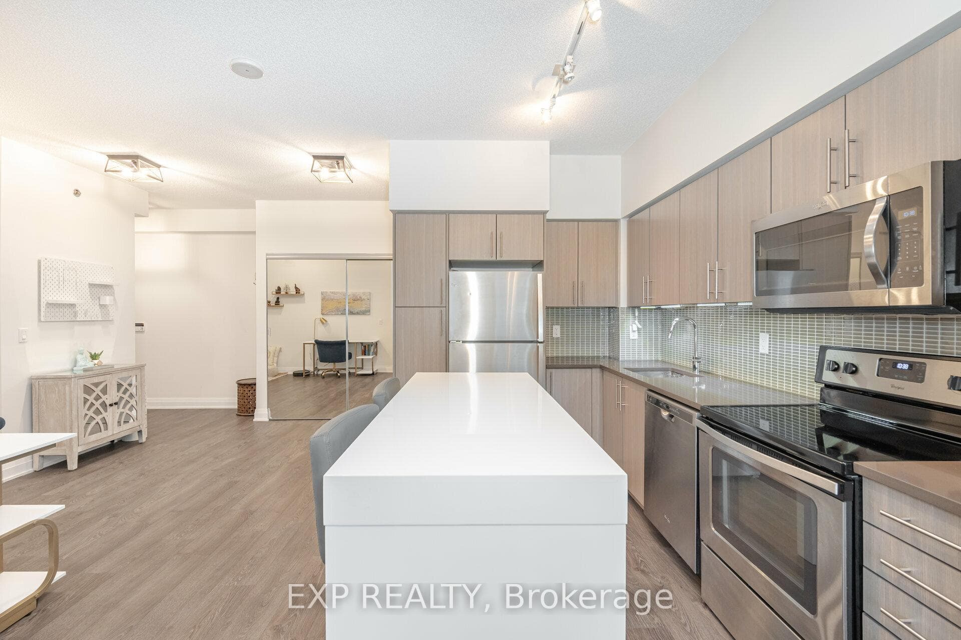55 Speers Road Unit 1401 photo 8