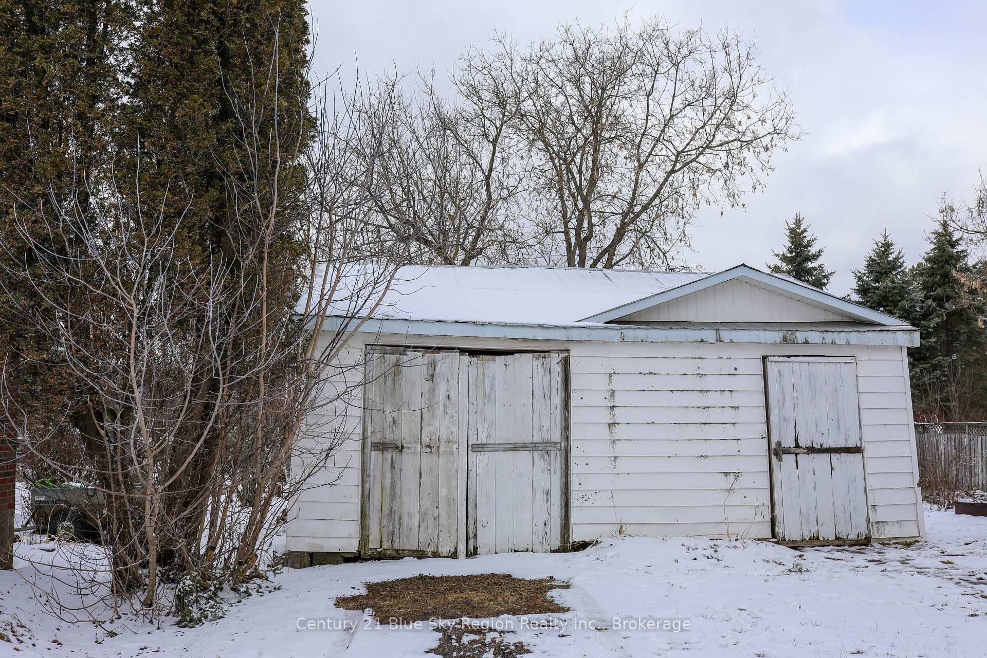 211 Edward Street photo 50