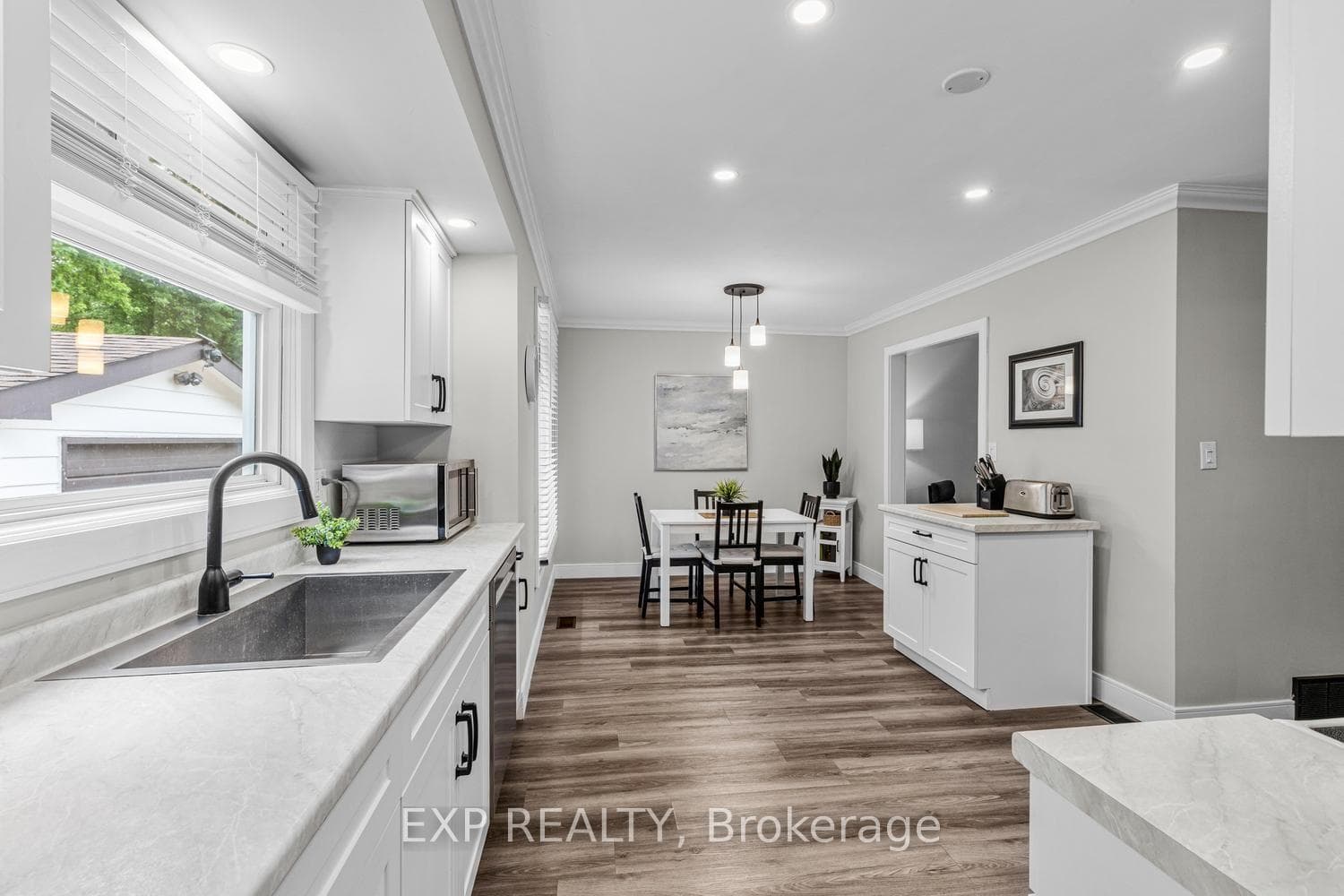 577 Dewan Street photo 18