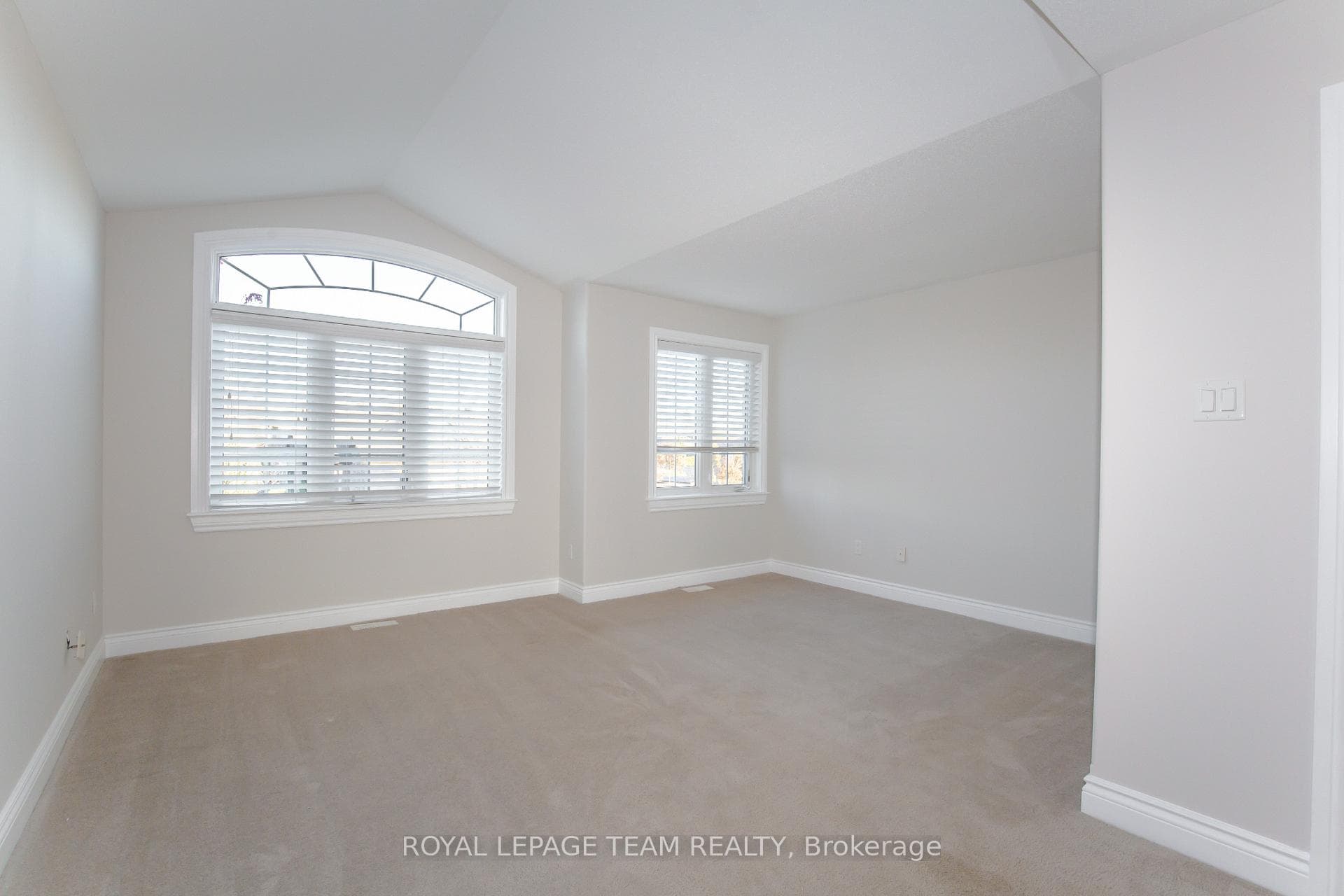 281 Topaze Crescent photo 19