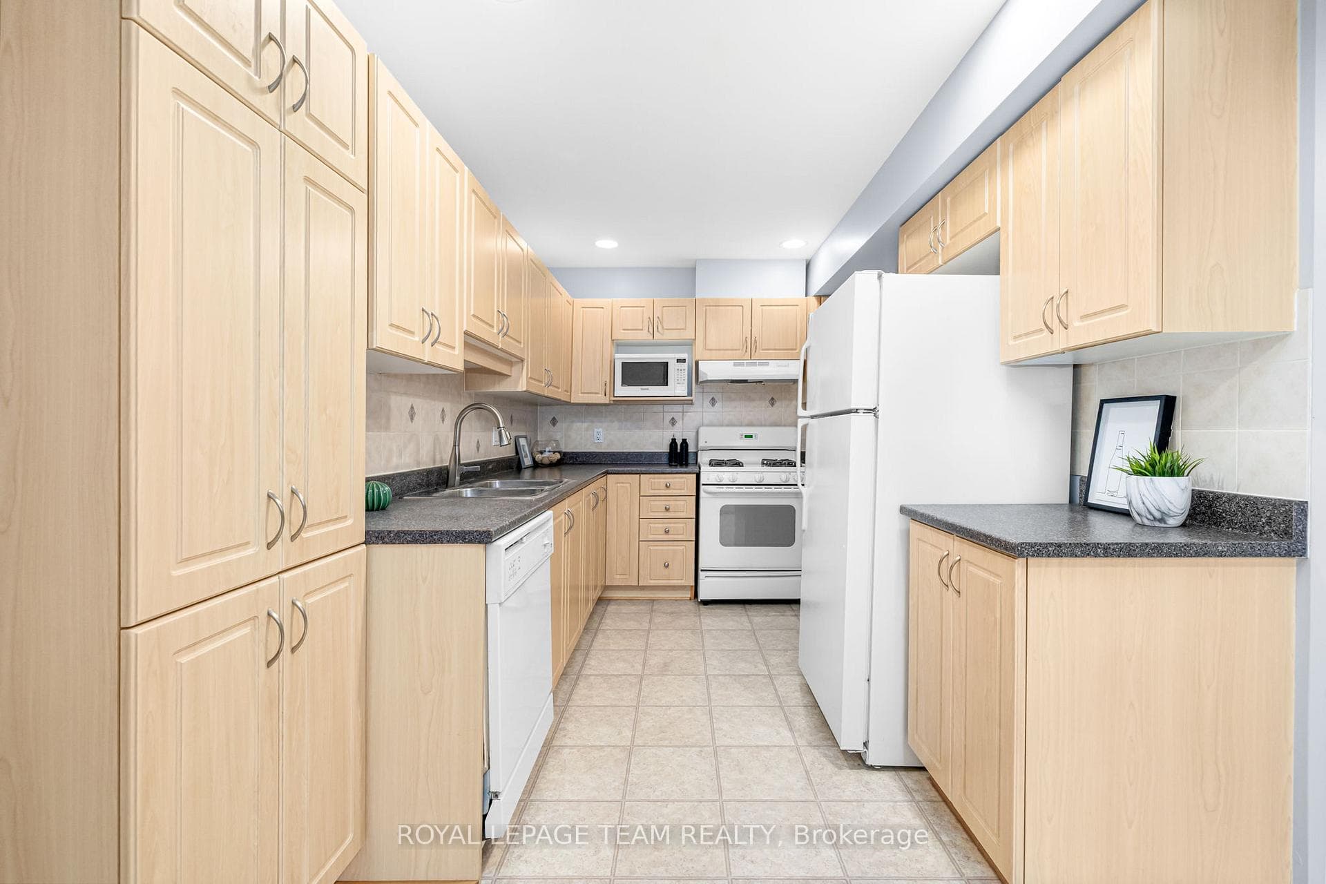 189 Gray Crescent photo 14