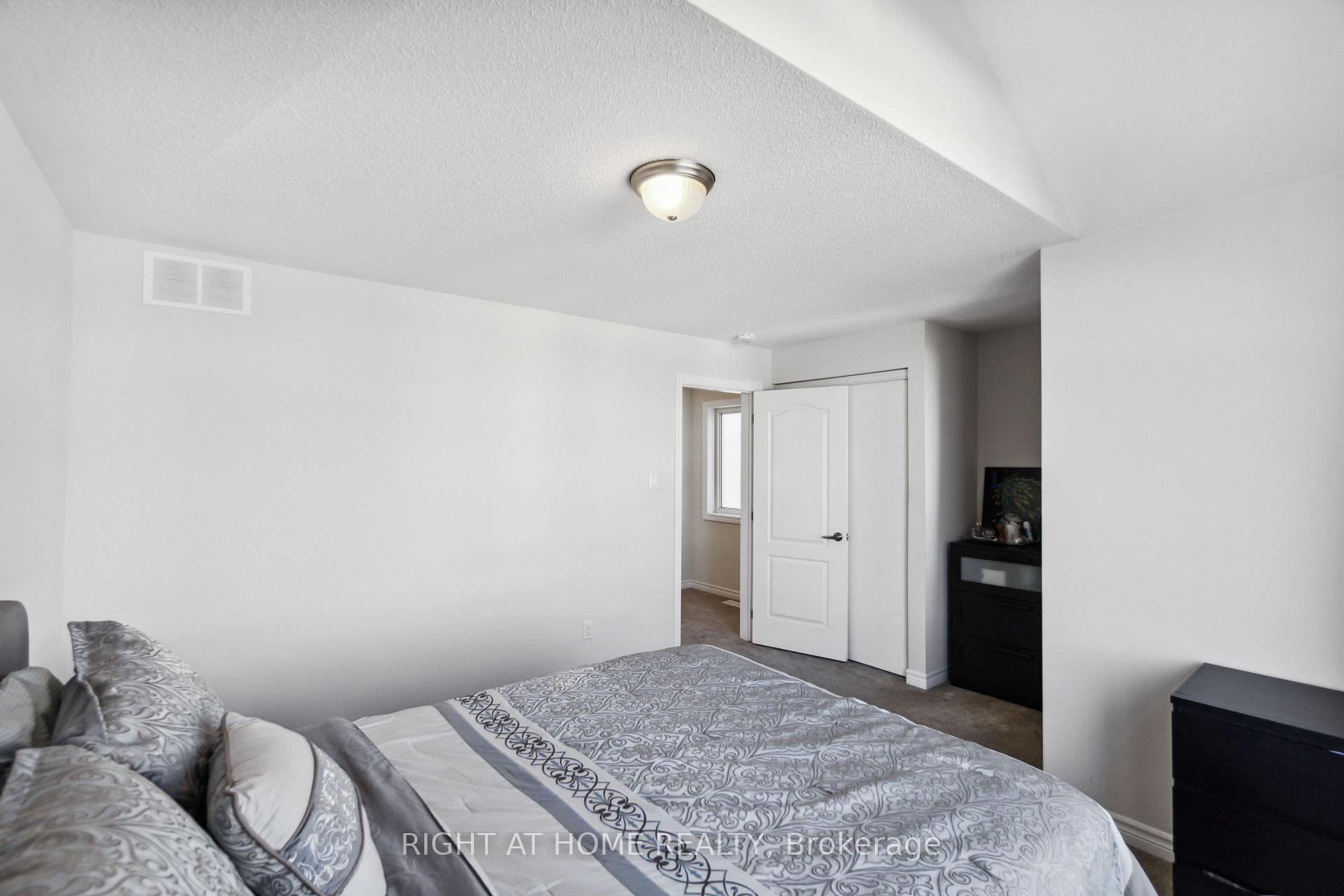 503 PONTHIEU Circle photo 25