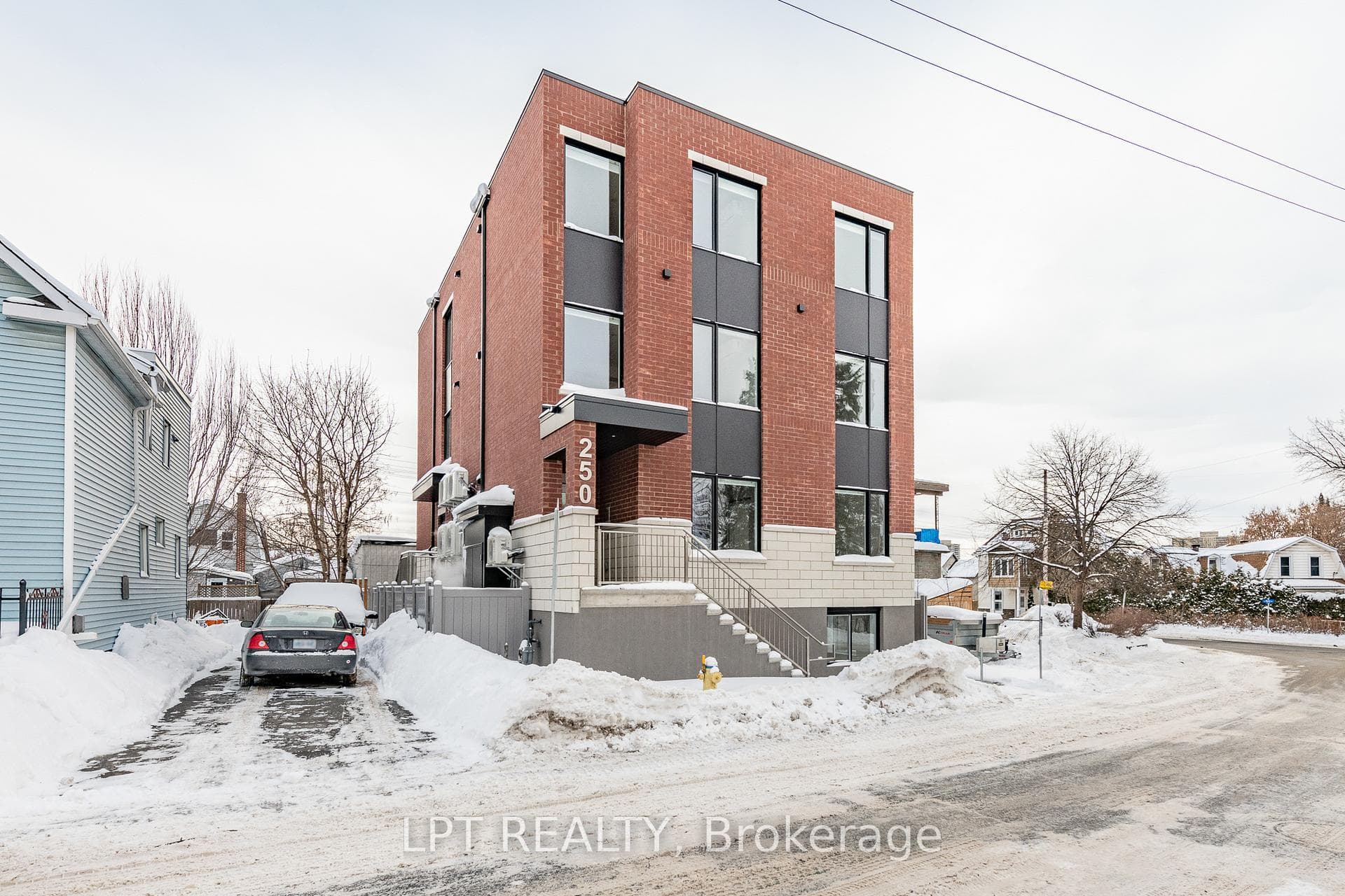 250 Shakespeare Street Unit 5 photo 2