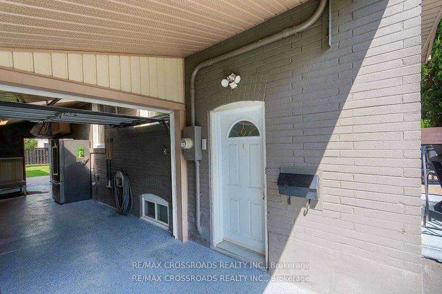 588 Brimley Road photo 23