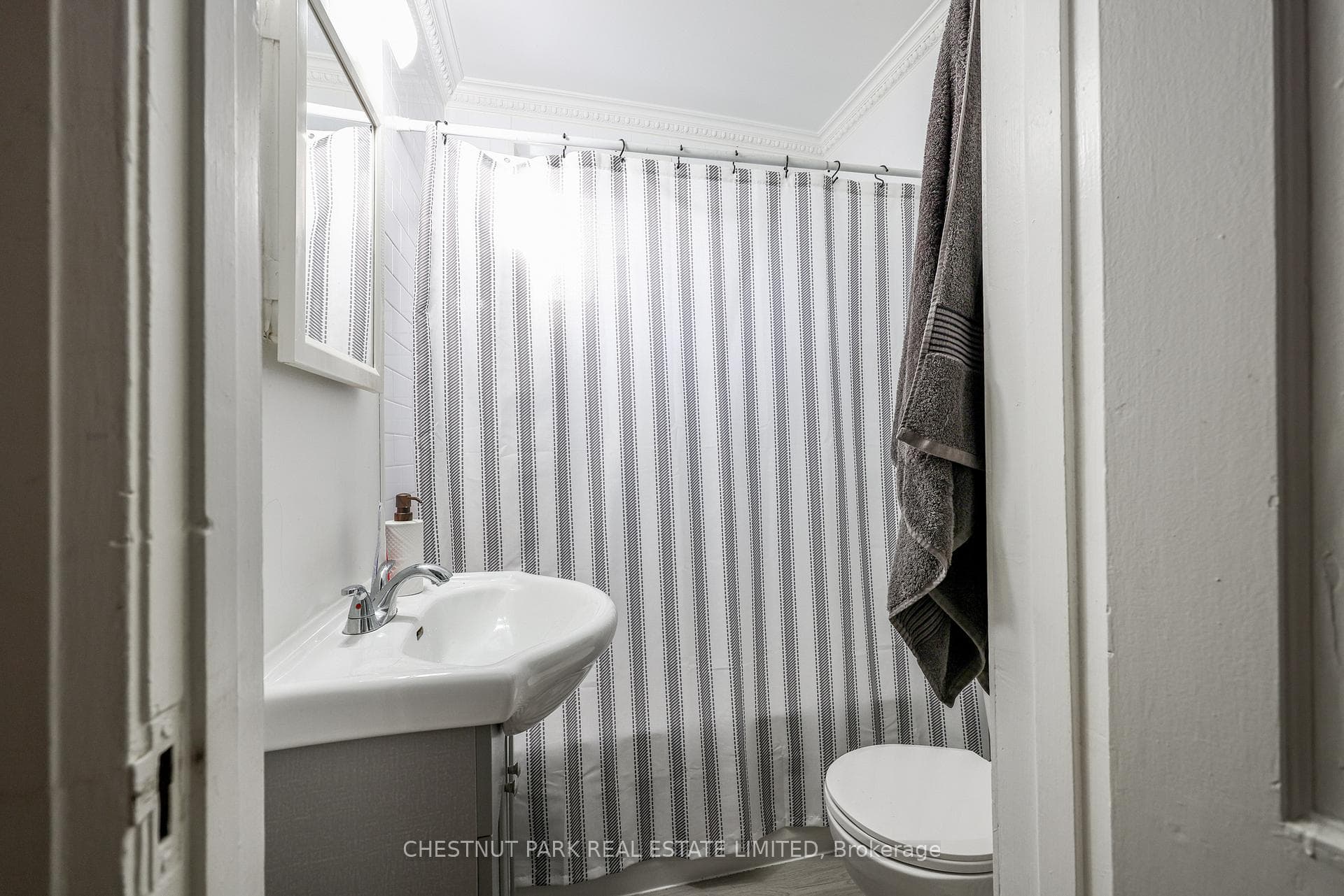 191 Castlefield Avenue photo 13