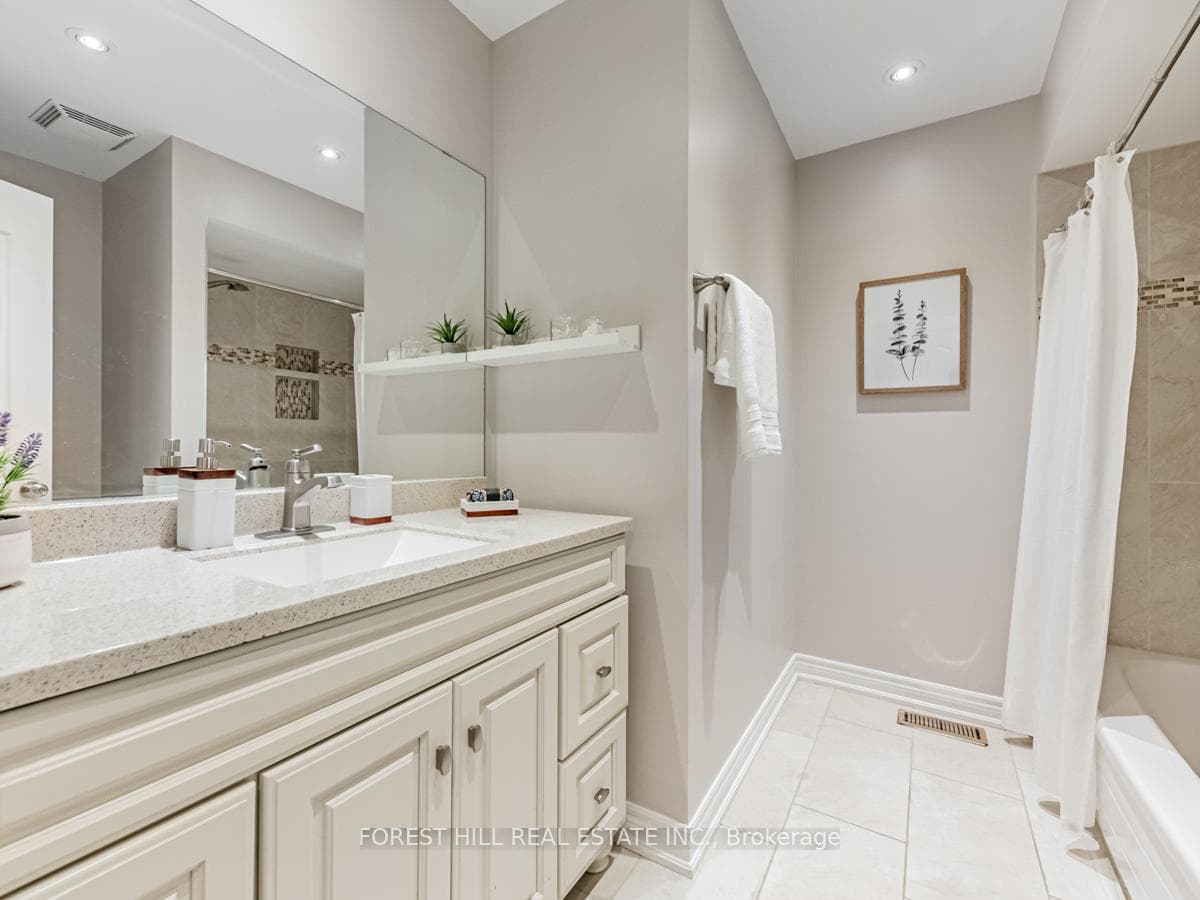 52 Kingsbridge Circle photo 20