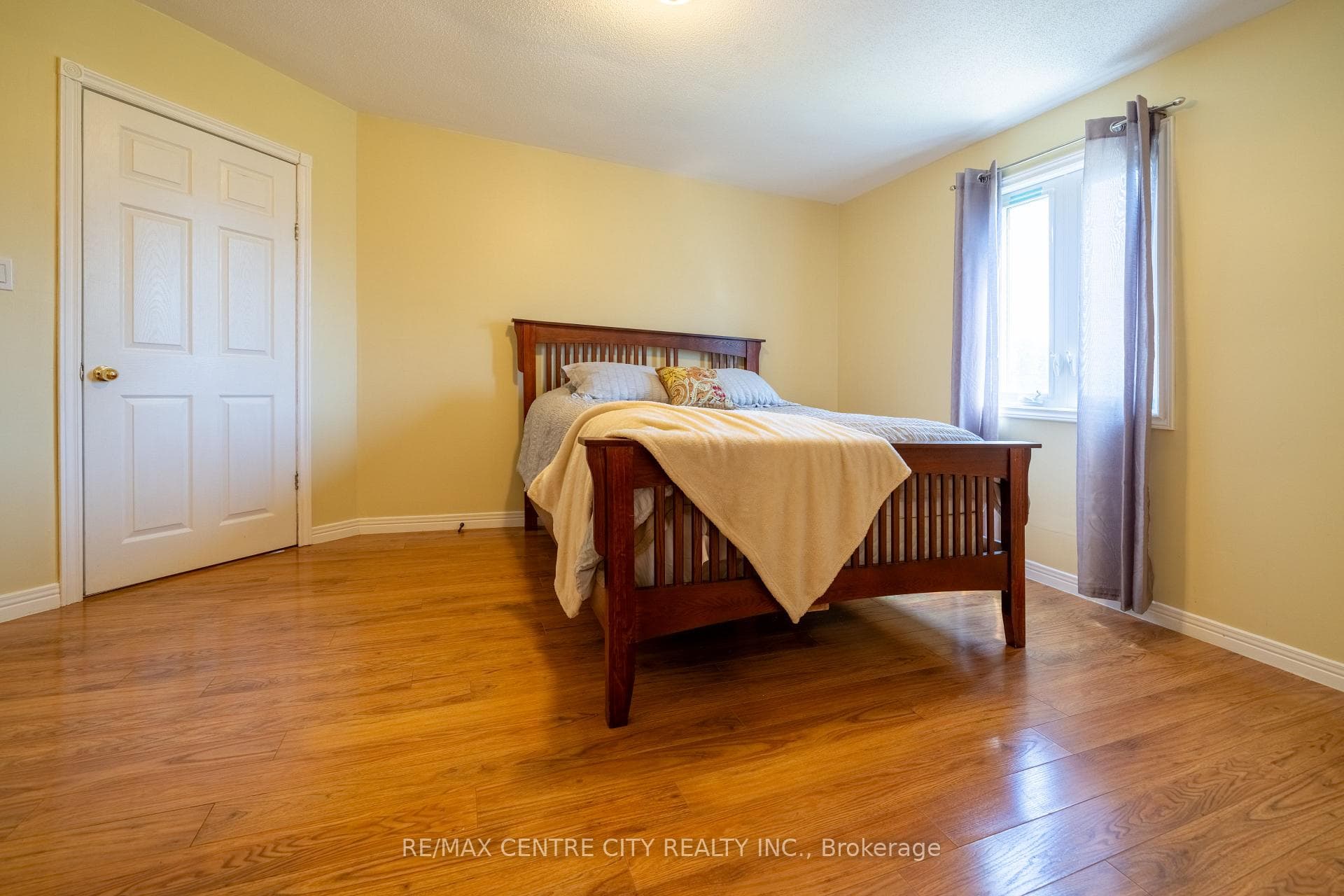 176 Eastman Avenue photo 33