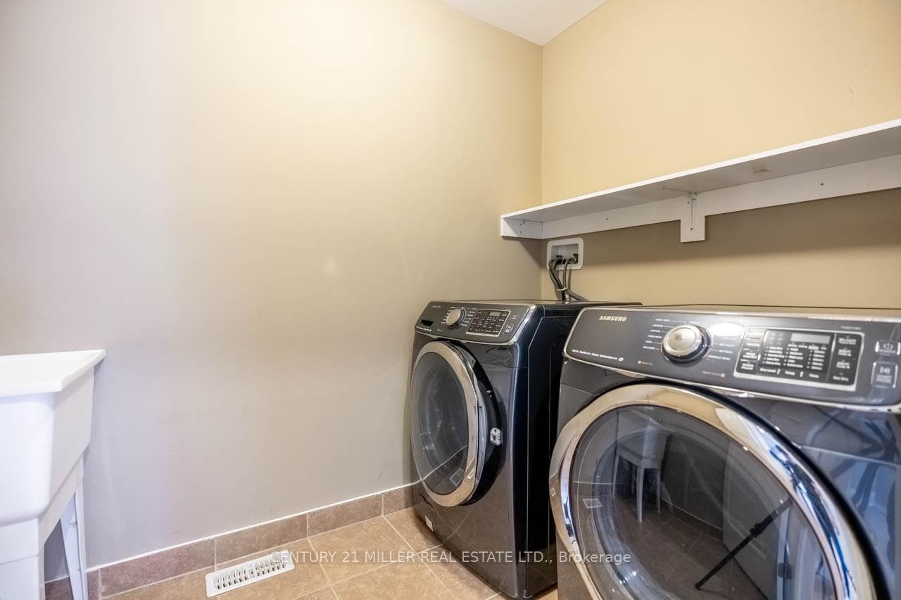 401 Clarkson Gate Unit Upper photo 17