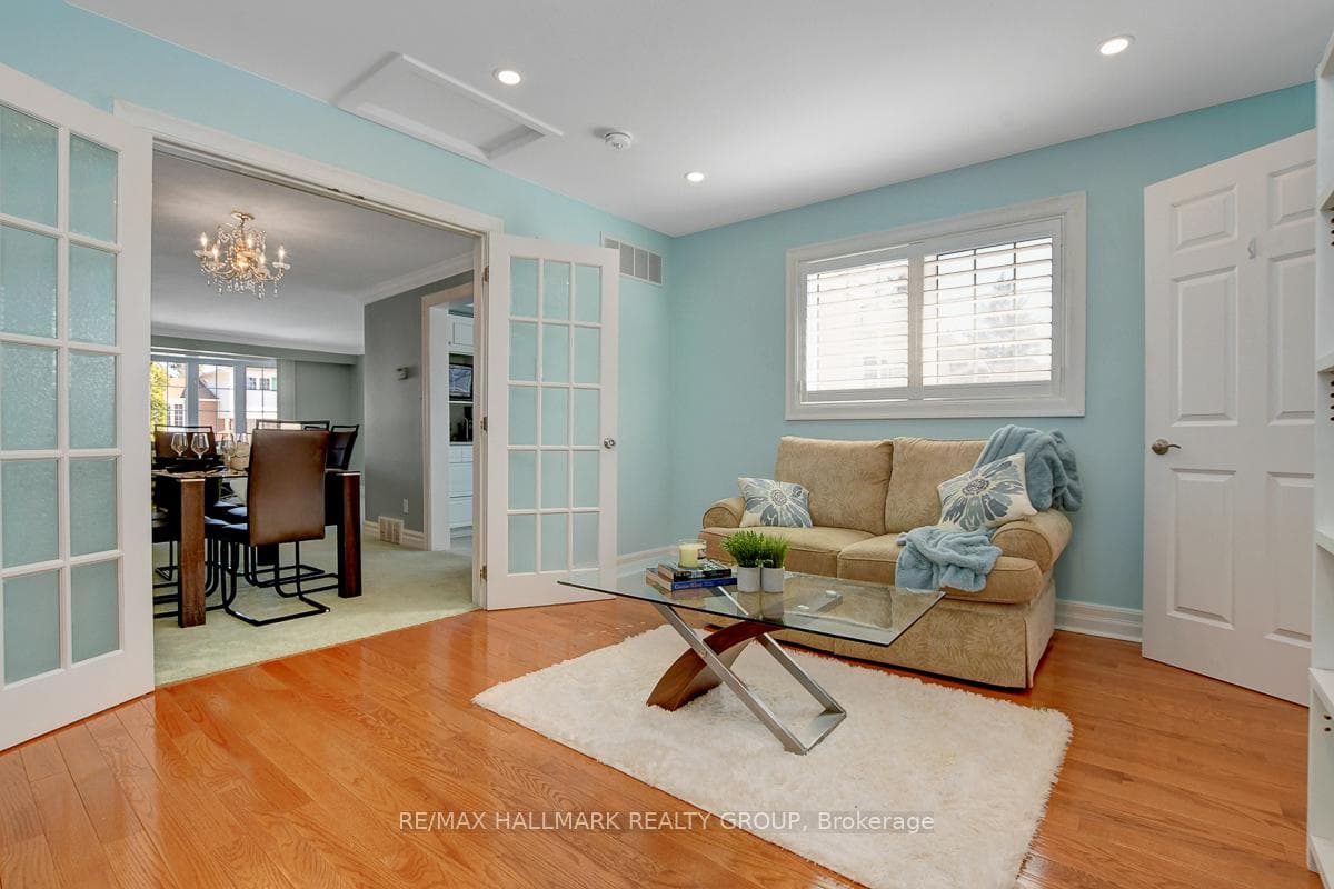 11 Wedgewood Crescent photo 12