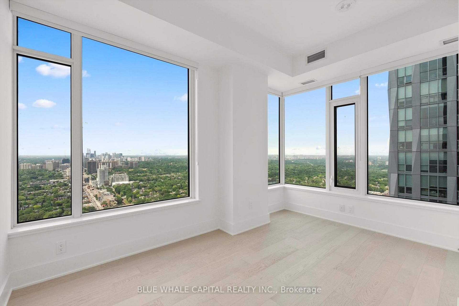 11 Yorkville Avenue Unit 4204 photo 11