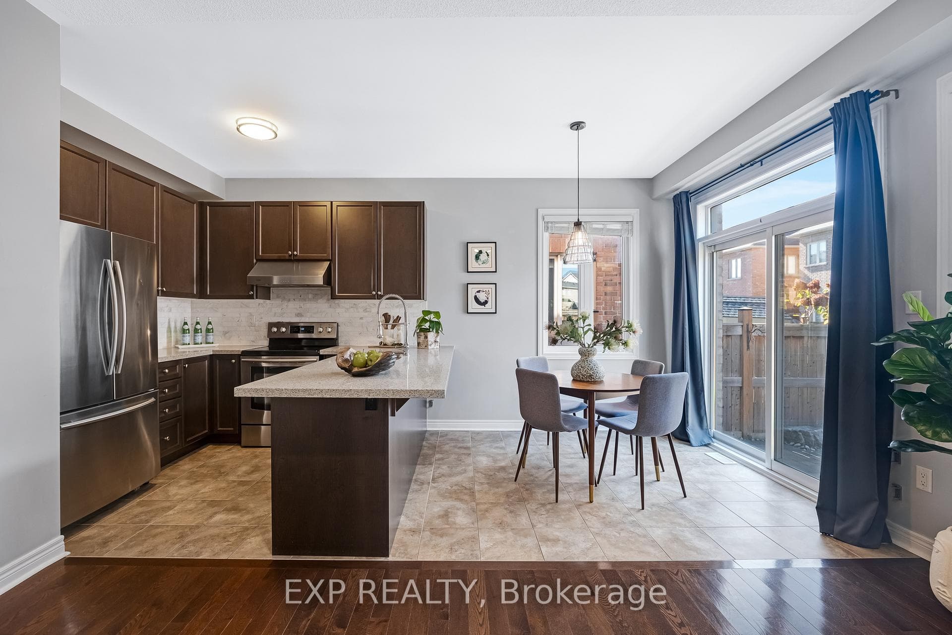102 Juglans Crescent photo 11