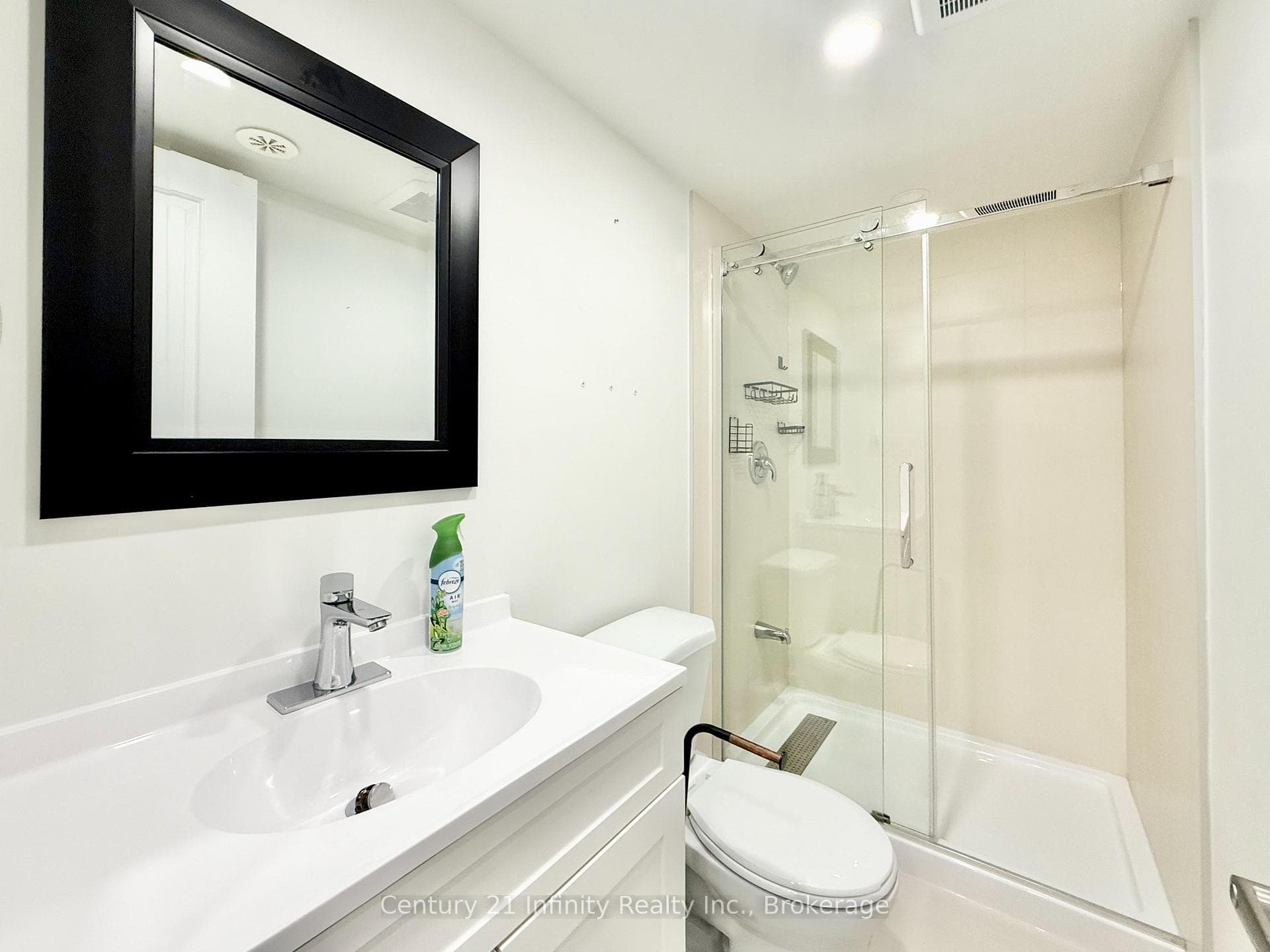 36 Elkington Crescent Unit 2 photo 9