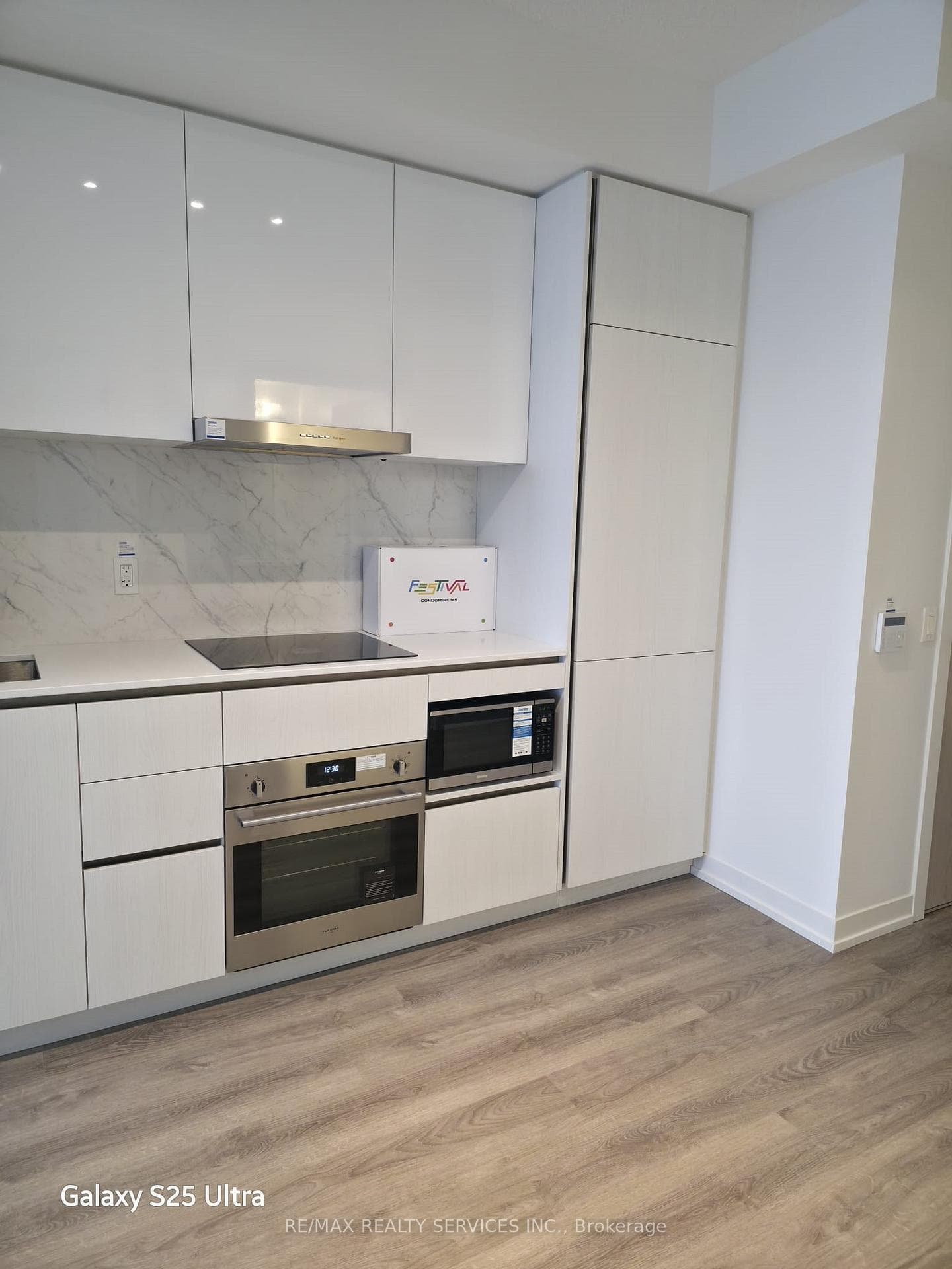 8 Interchange Way Unit 1708 photo 8