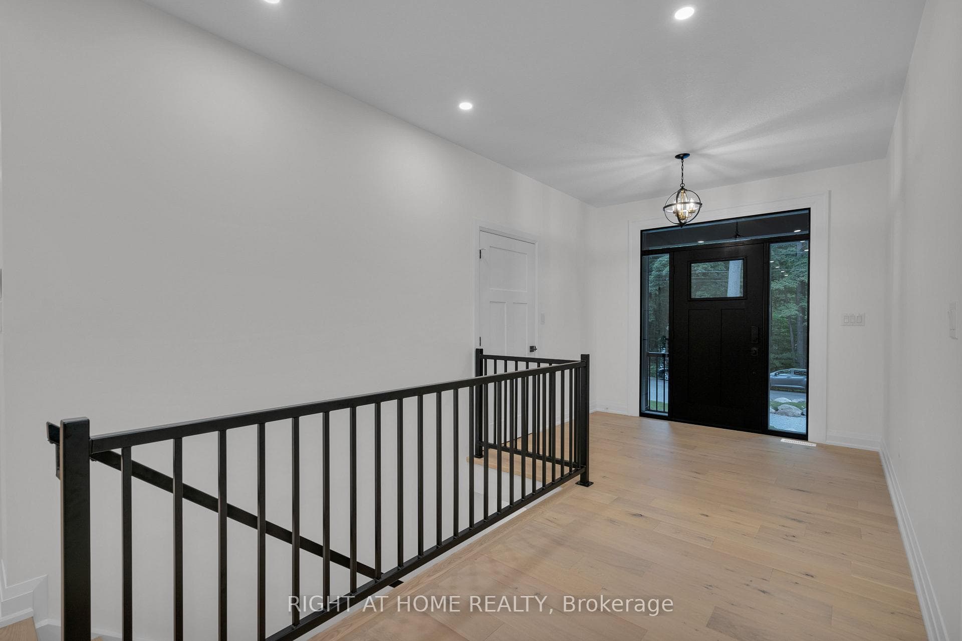 52 MCARTHUR Drive photo 3