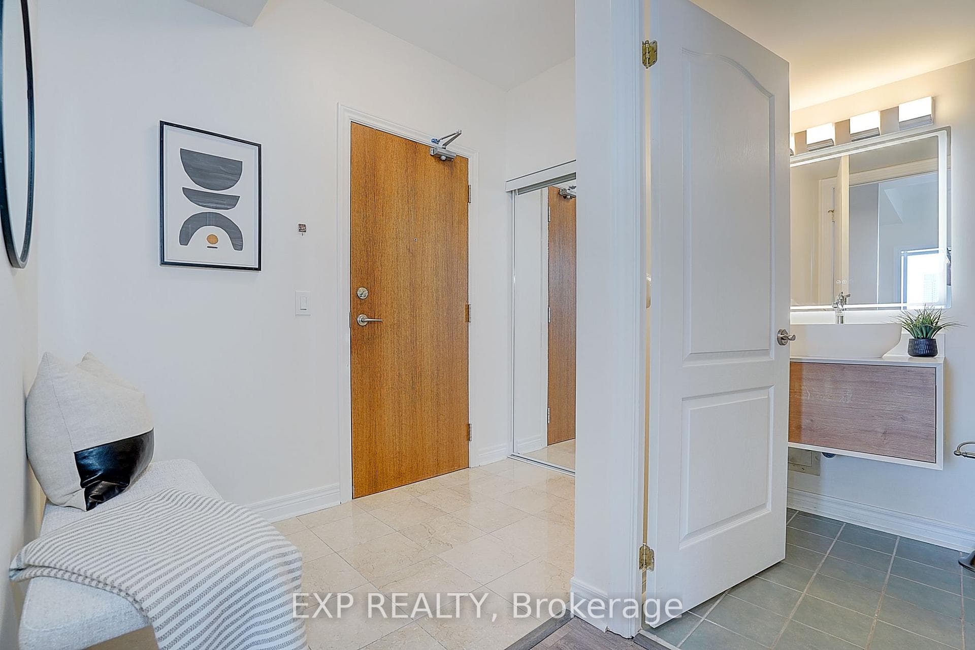60 Disera Drive Unit 1404 photo 3