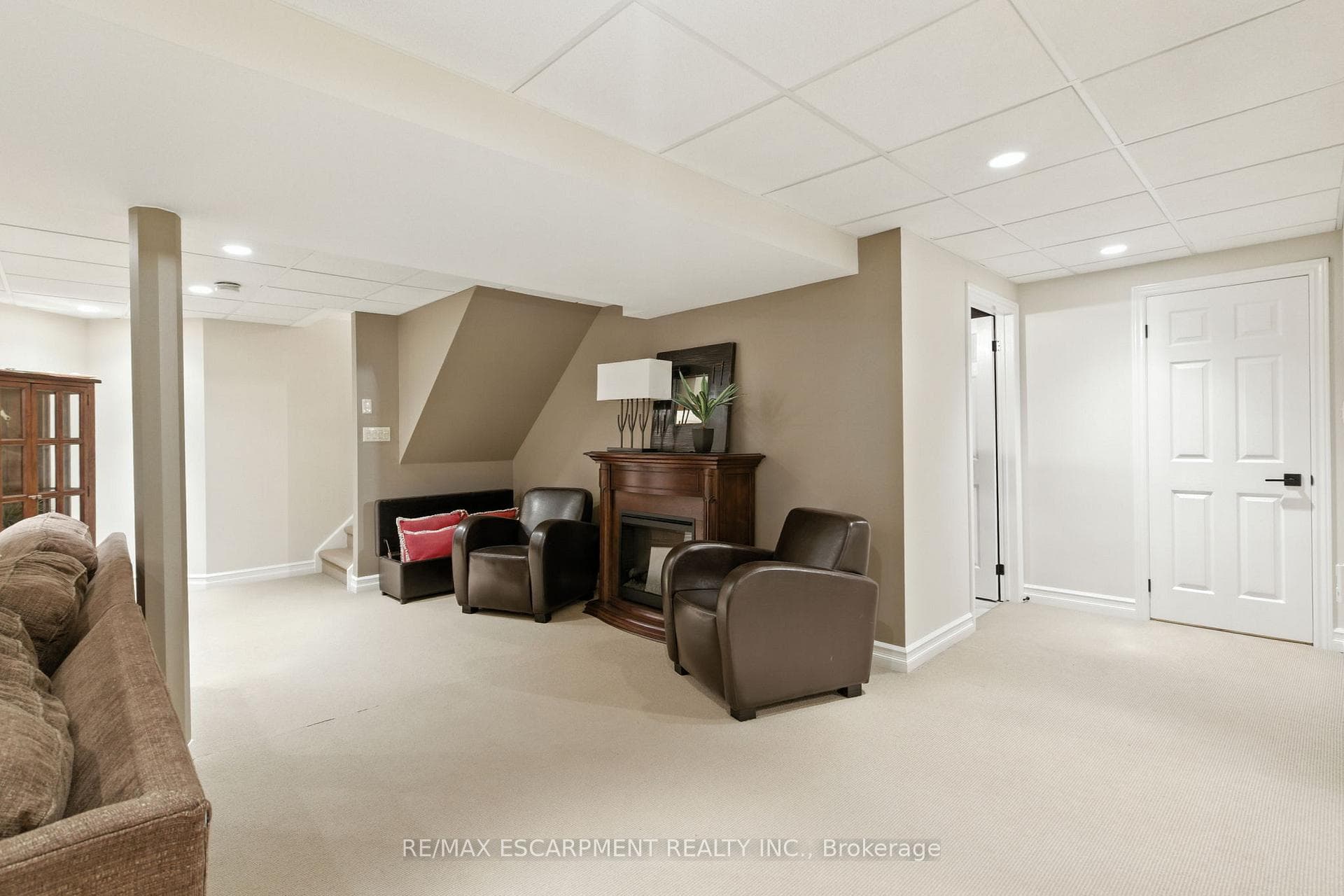 587 Sandcherry Drive photo 32