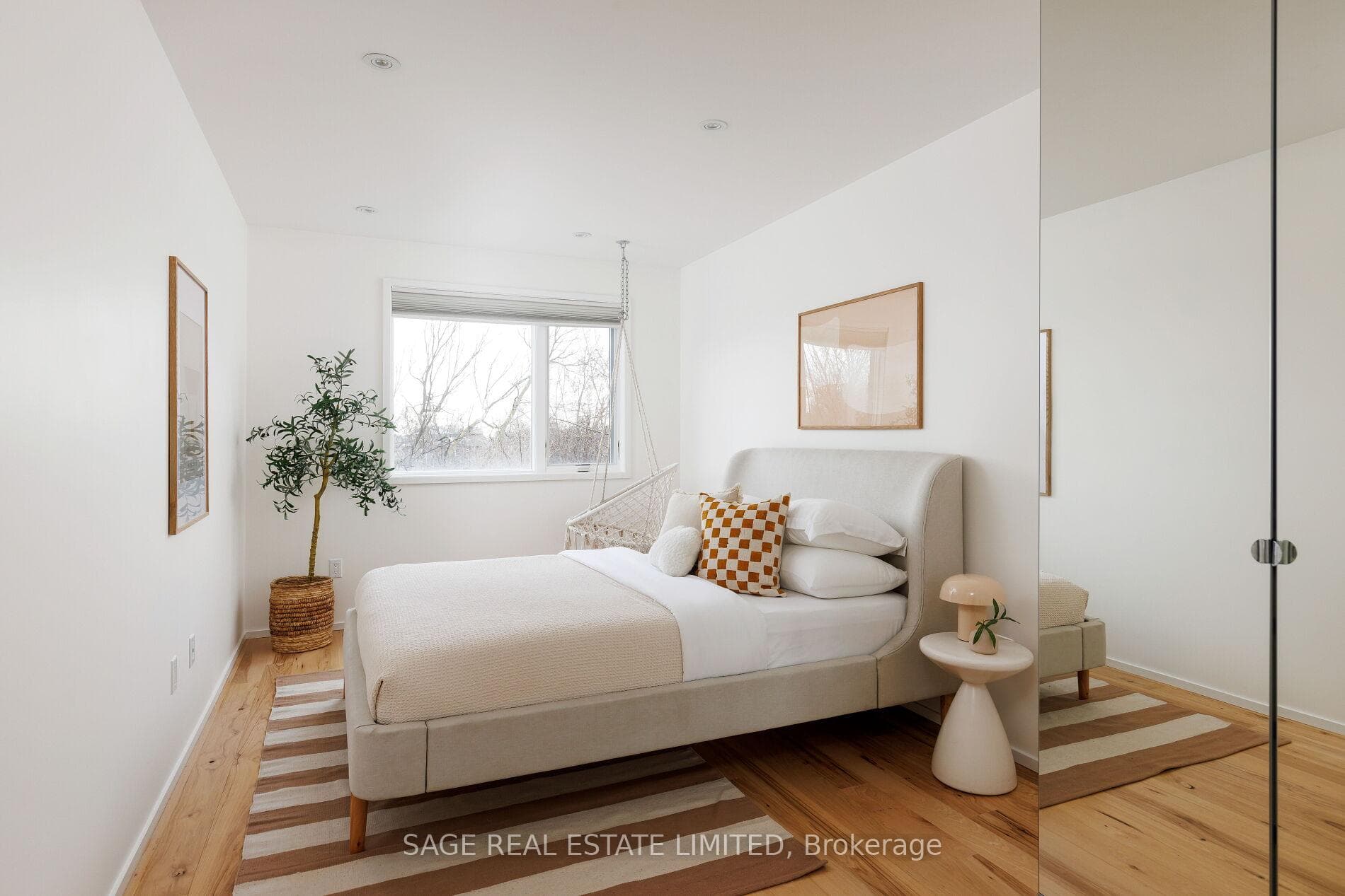15 Woodenhill Court photo 33