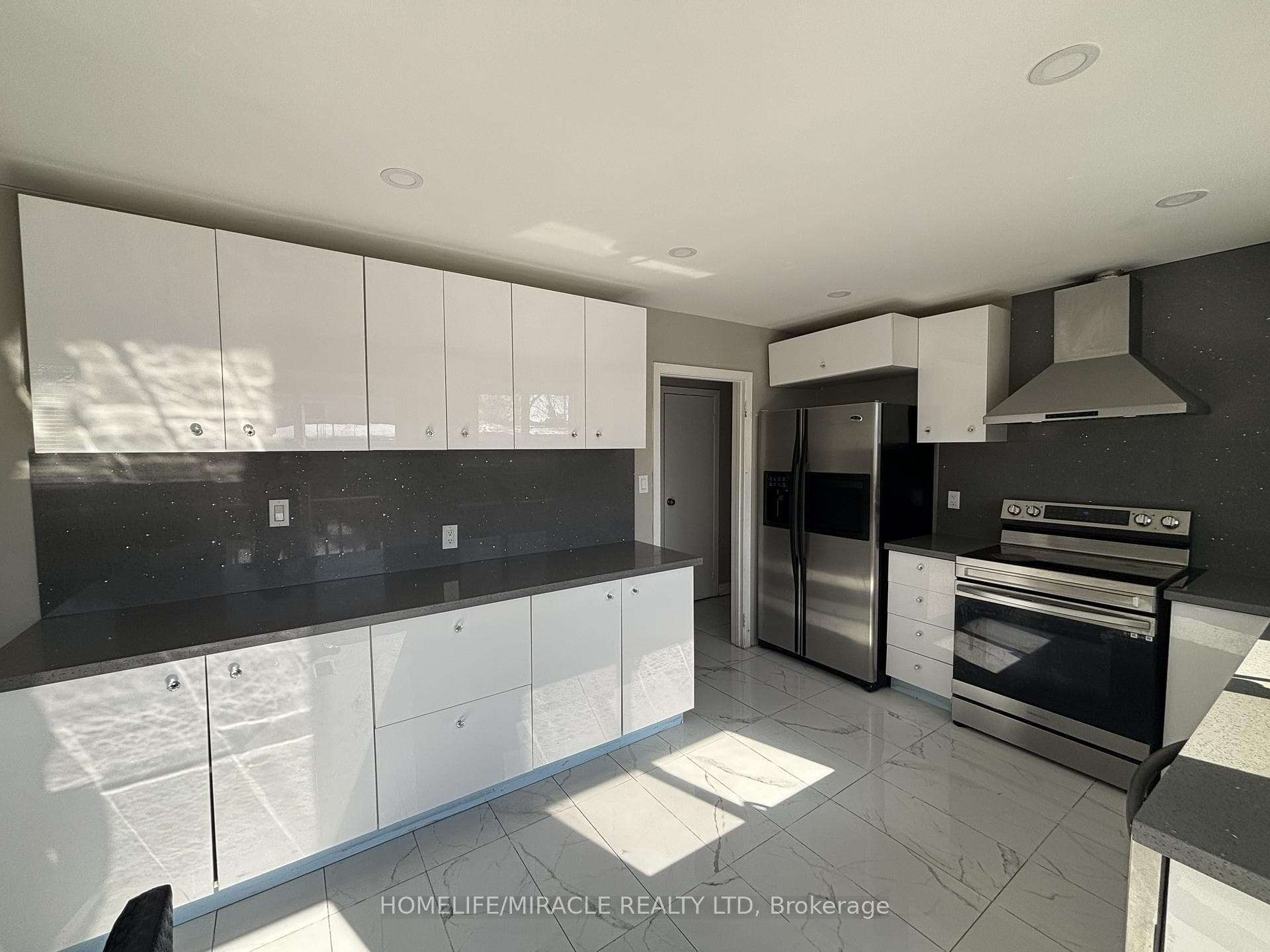 219 Mcmurchy Avenue Unit Main photo 9