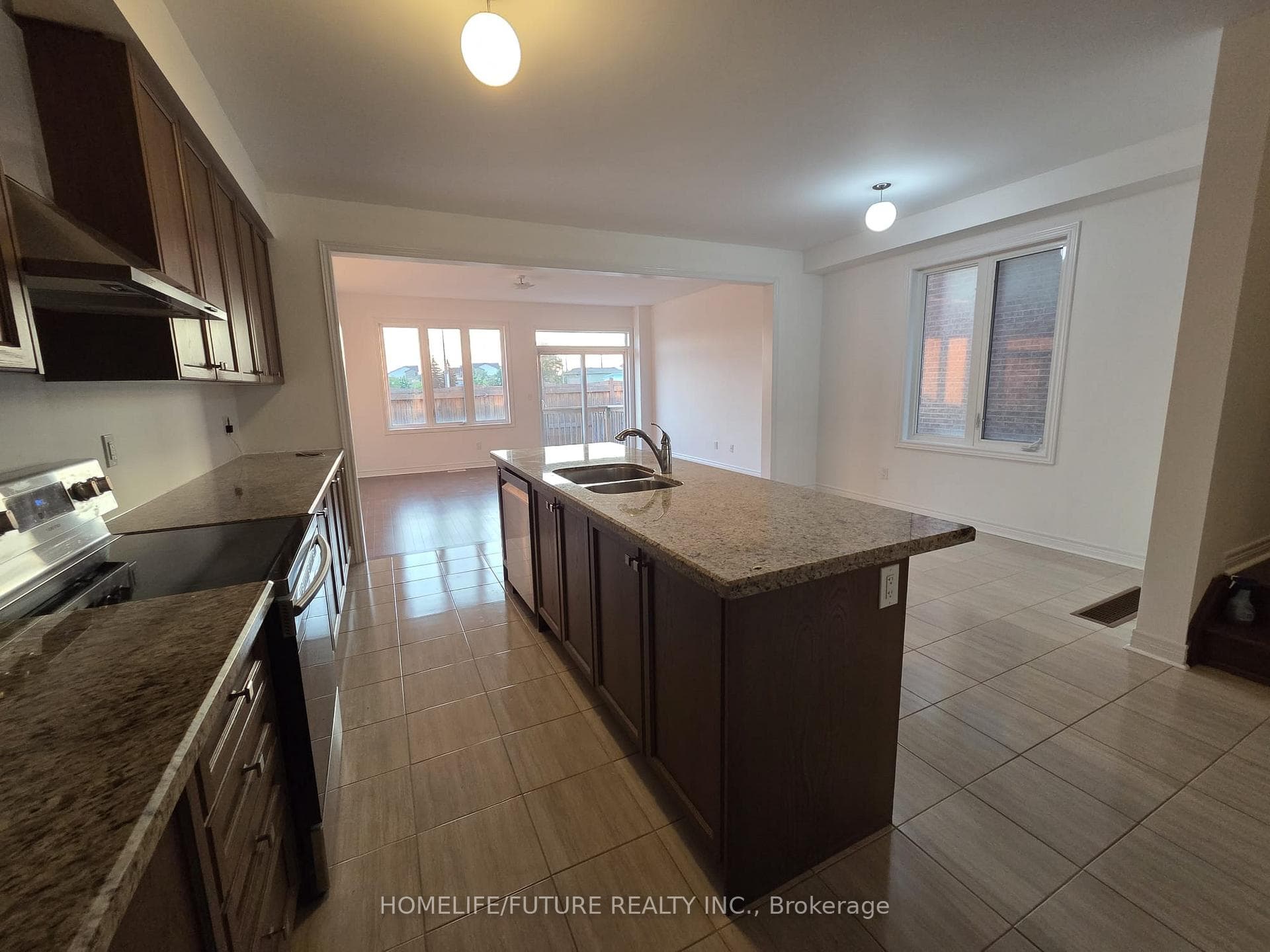 94 Cathedral Drive photo 4