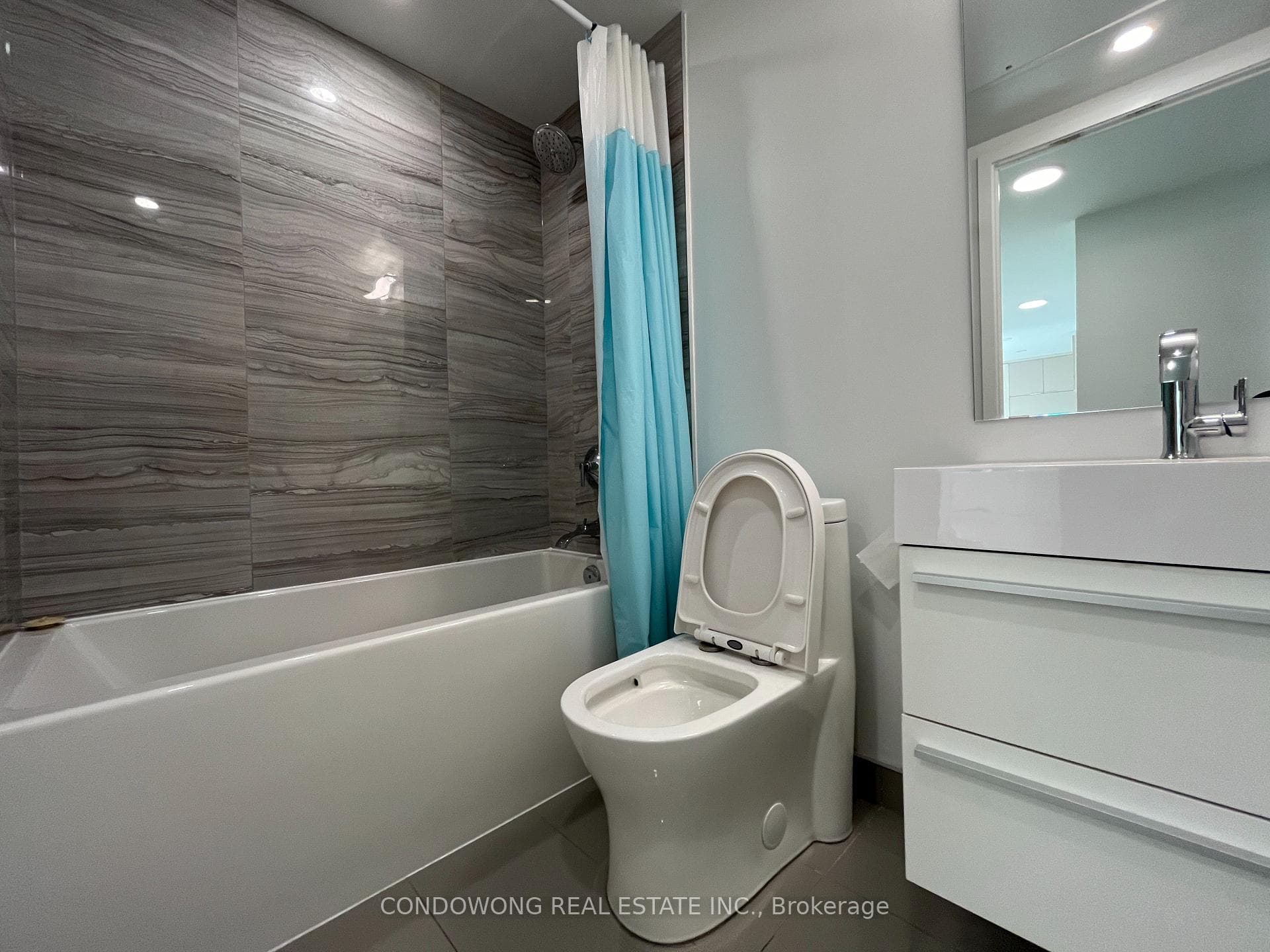 39 Roehampton Avenue Unit 2608 photo 15