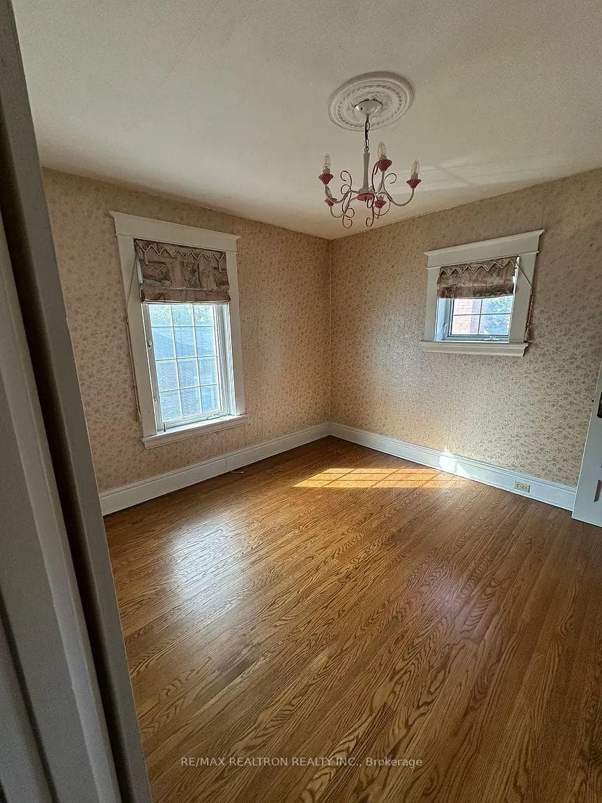 47 Roseview Avenue photo 15