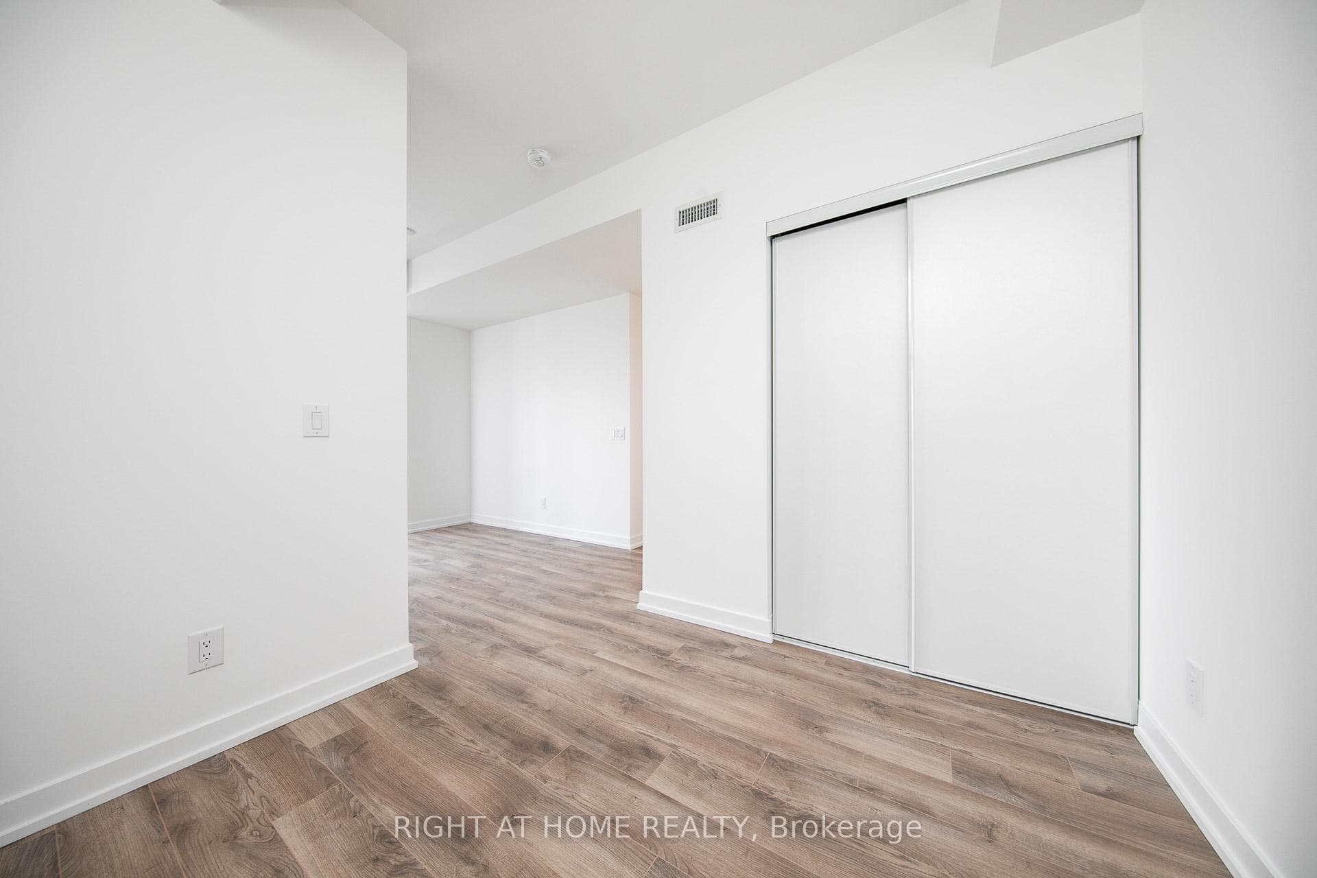 20 Edward Street Unit 1819 photo 7