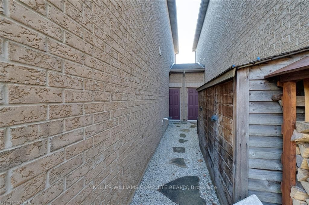 84 Niagara Trail photo 34