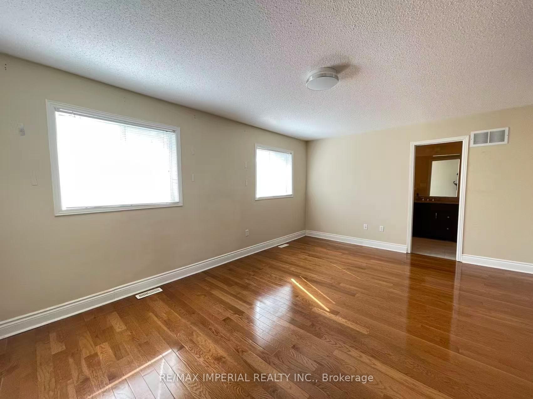 27 Silver Linden Drive photo 9
