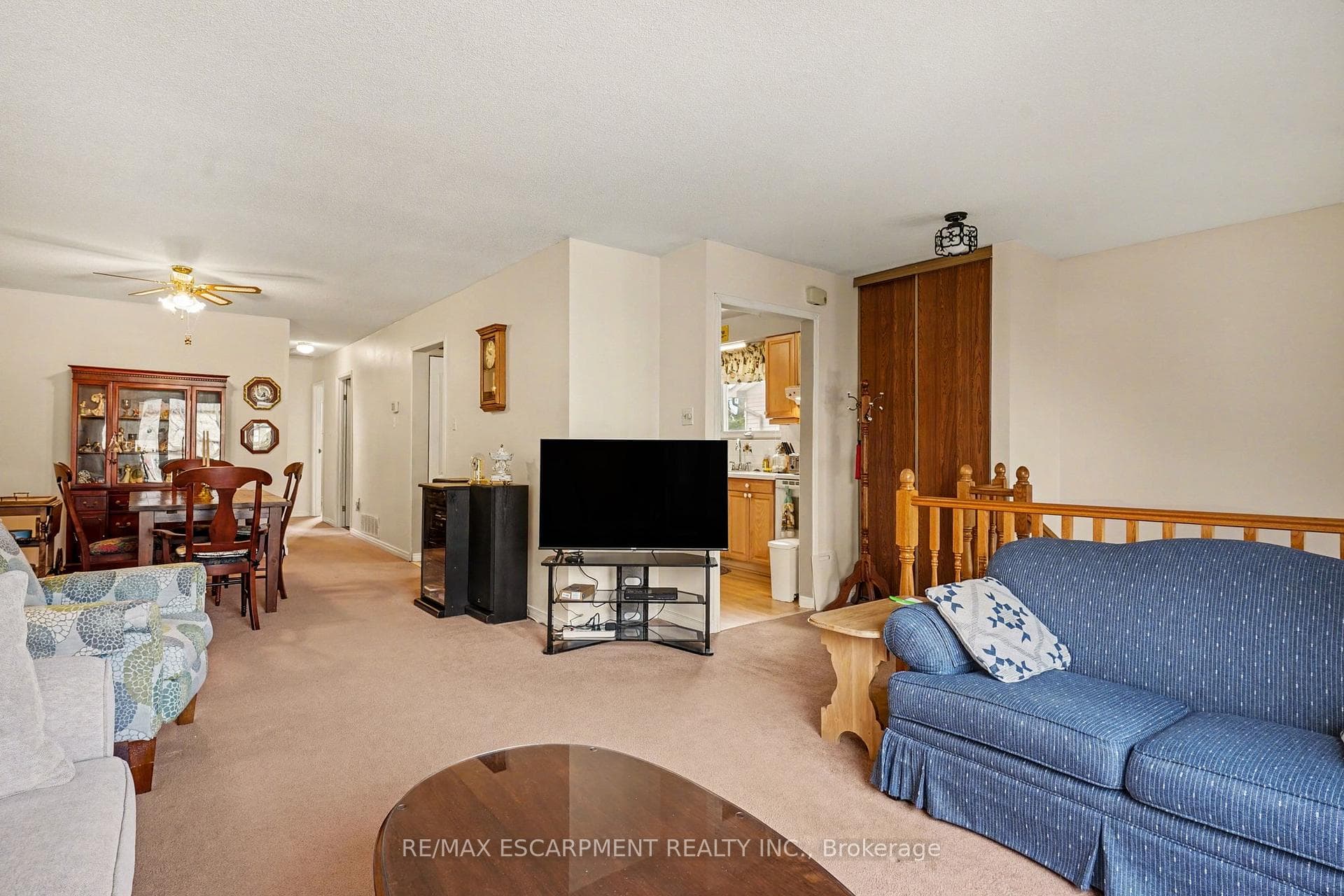 2381 MIDDLESMOOR Crescent photo 5