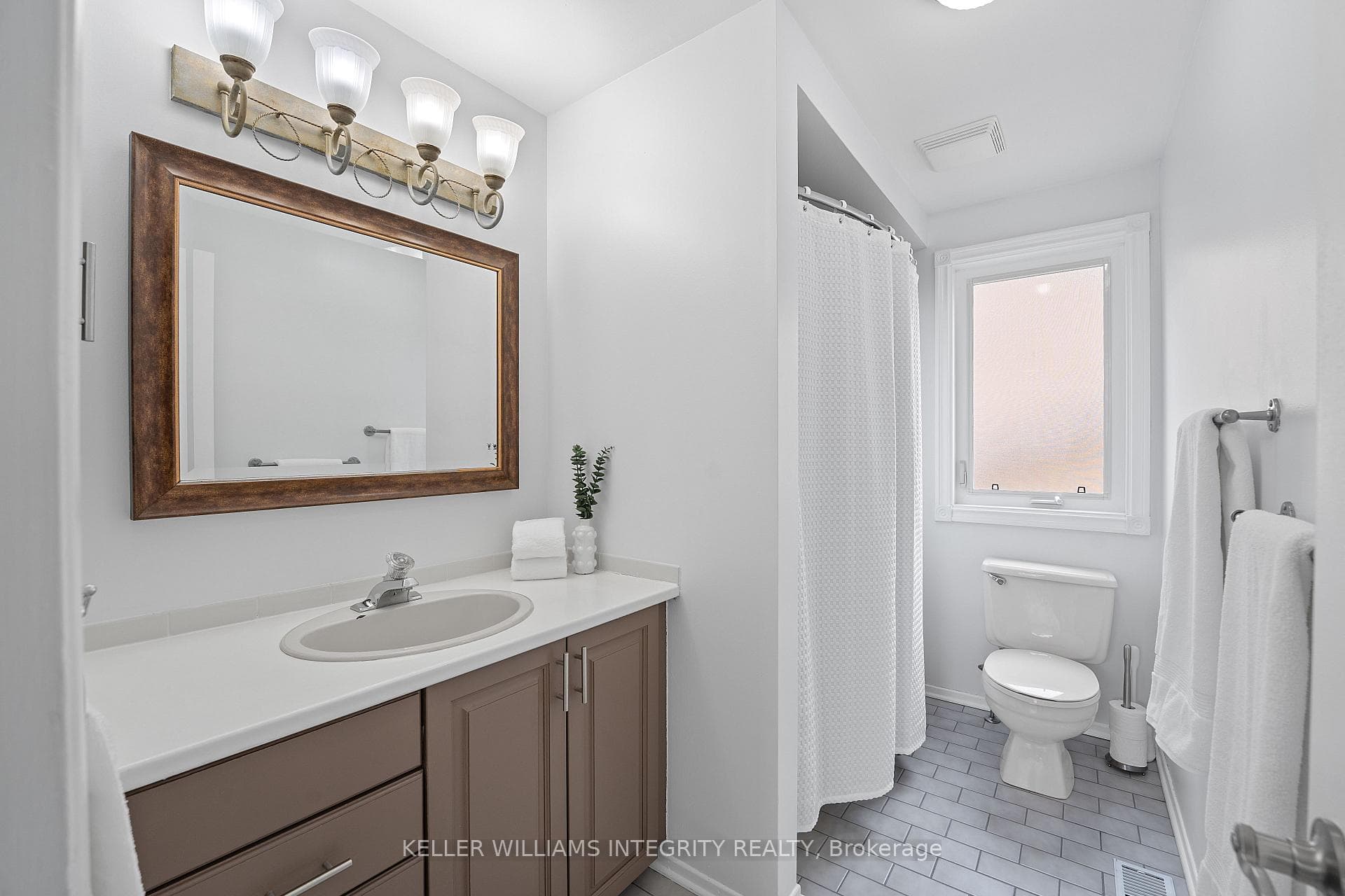 1835 La Chapelle Street photo 26