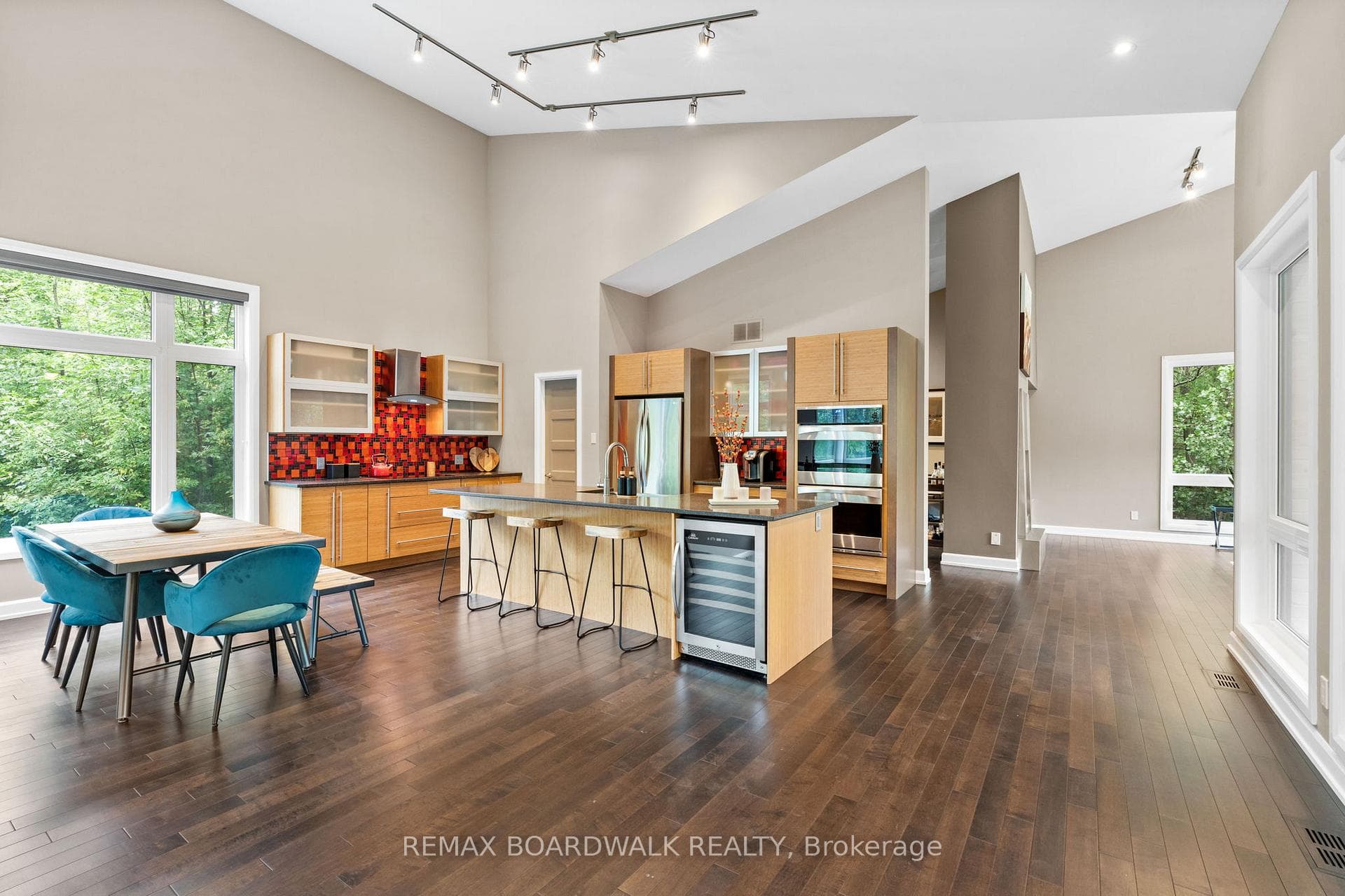 108 EDITH MARGARET Place photo 8