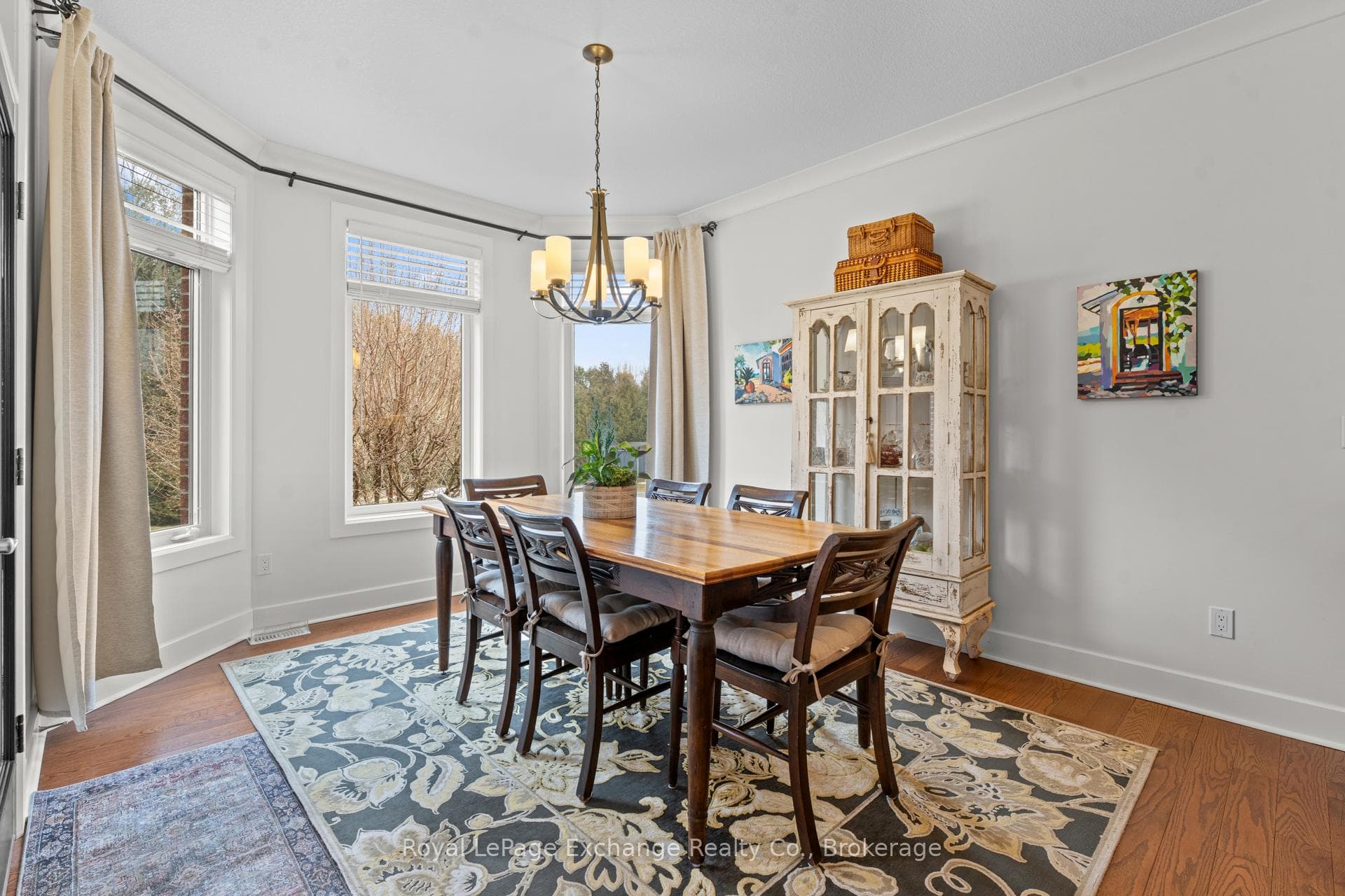 592 Hunter Street photo 22