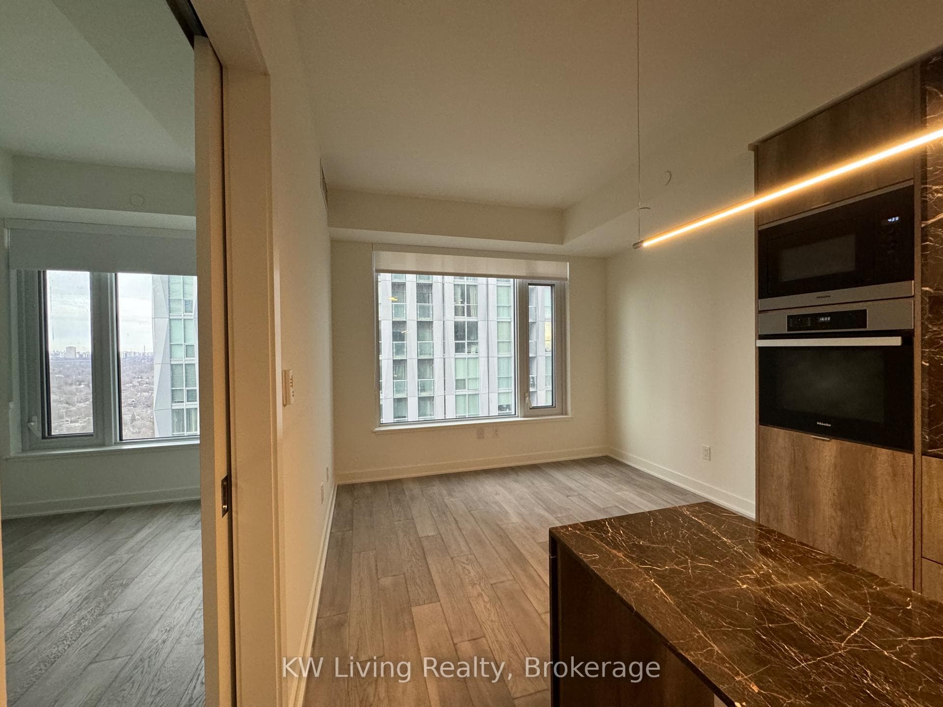 11 Yorkville Avenue Unit 2106 photo 11