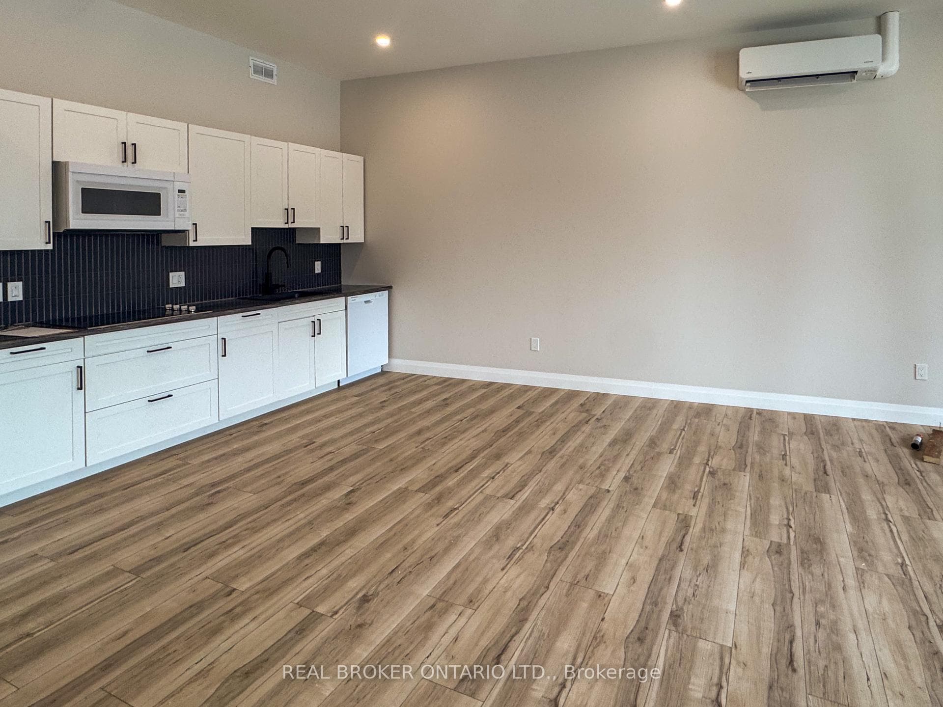8 Clothier Street Unit 4 photo 5