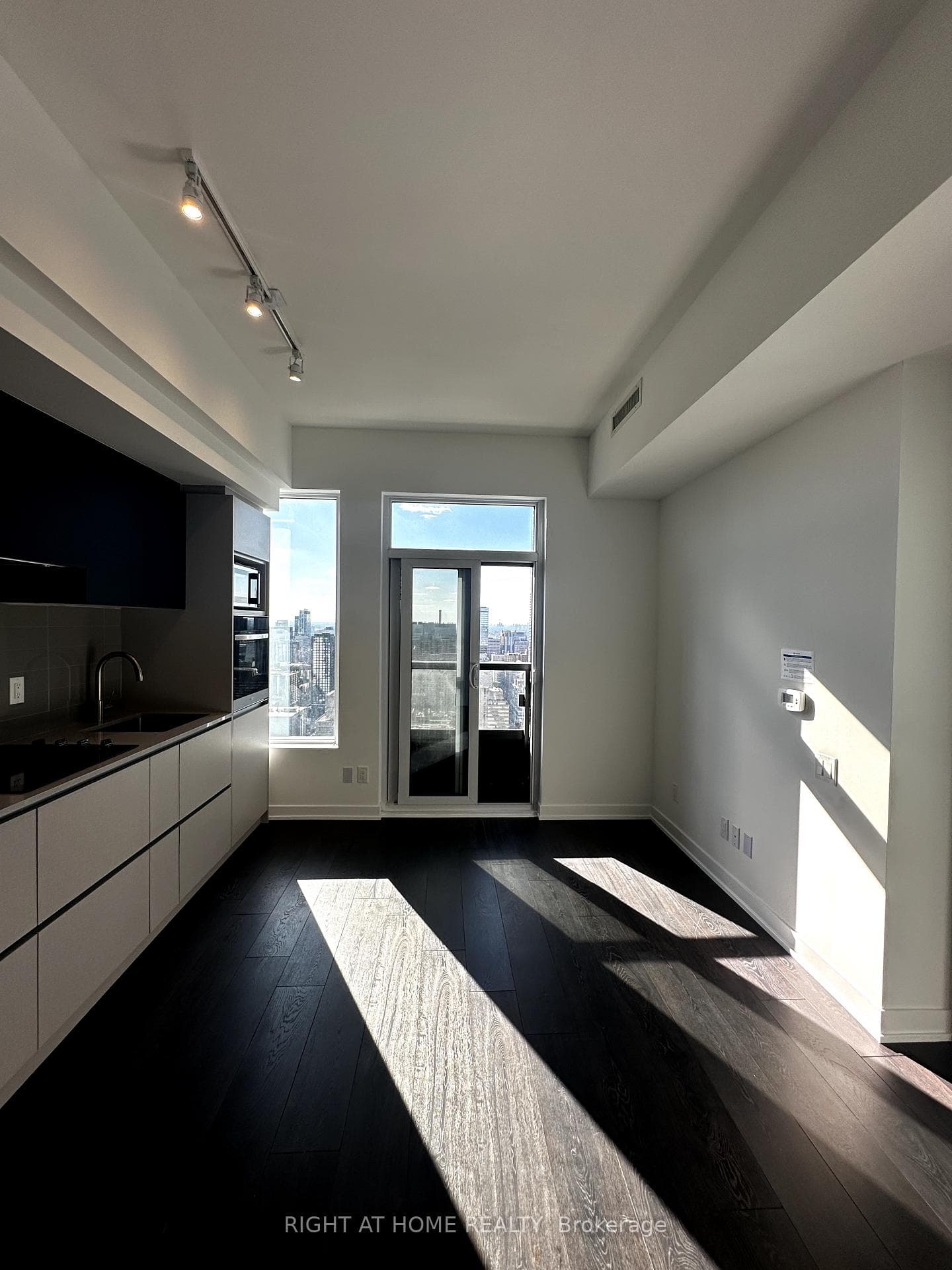 319 Jarvis Street Unit 4505 photo 2