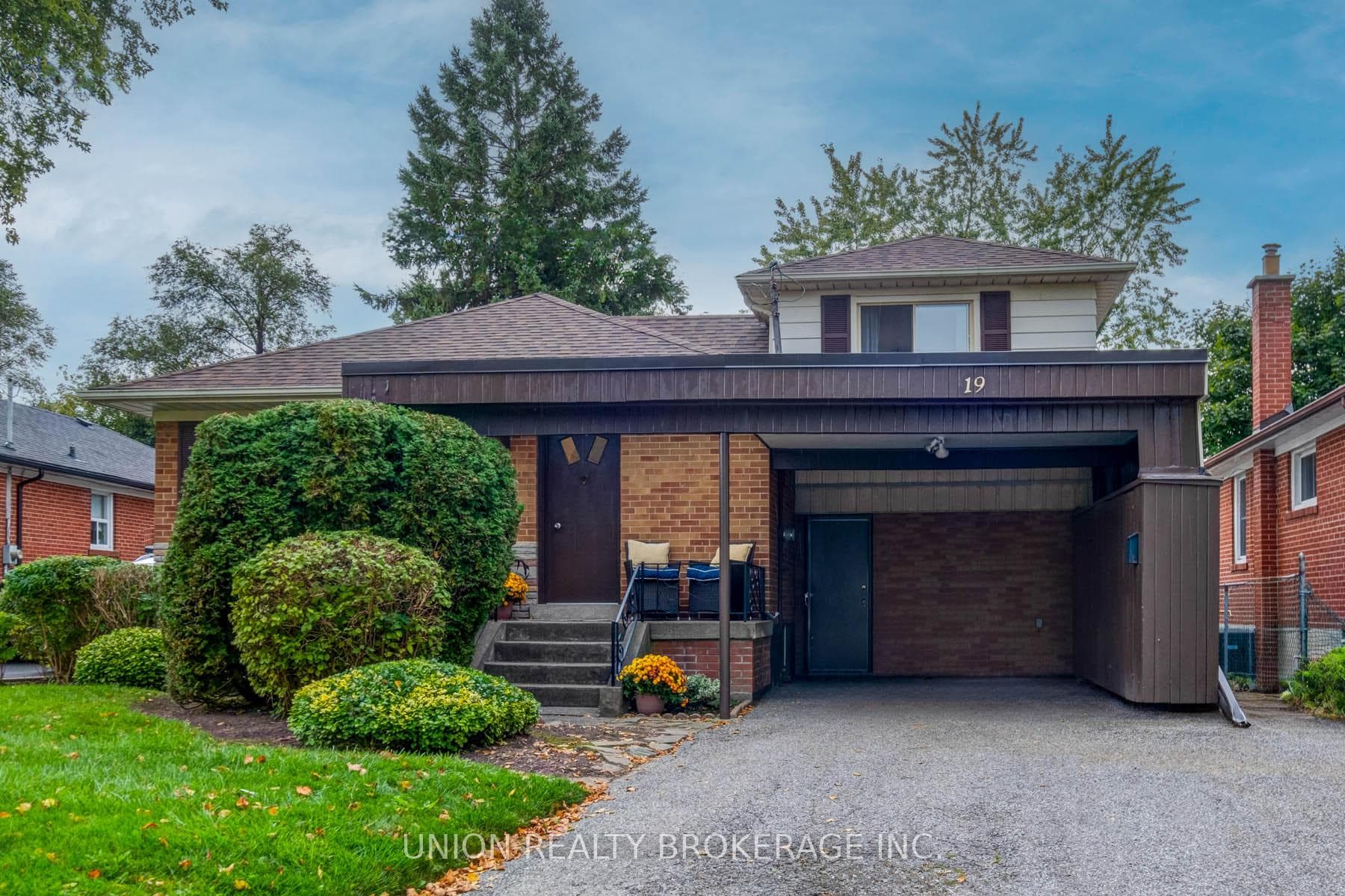19 Carslake Crescent photo 1