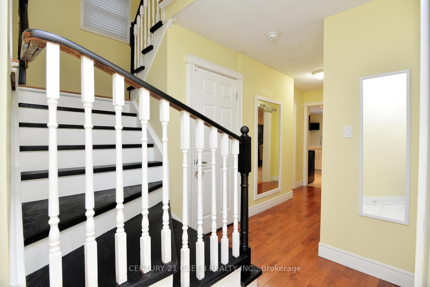 45 Sunley Crescent photo 4