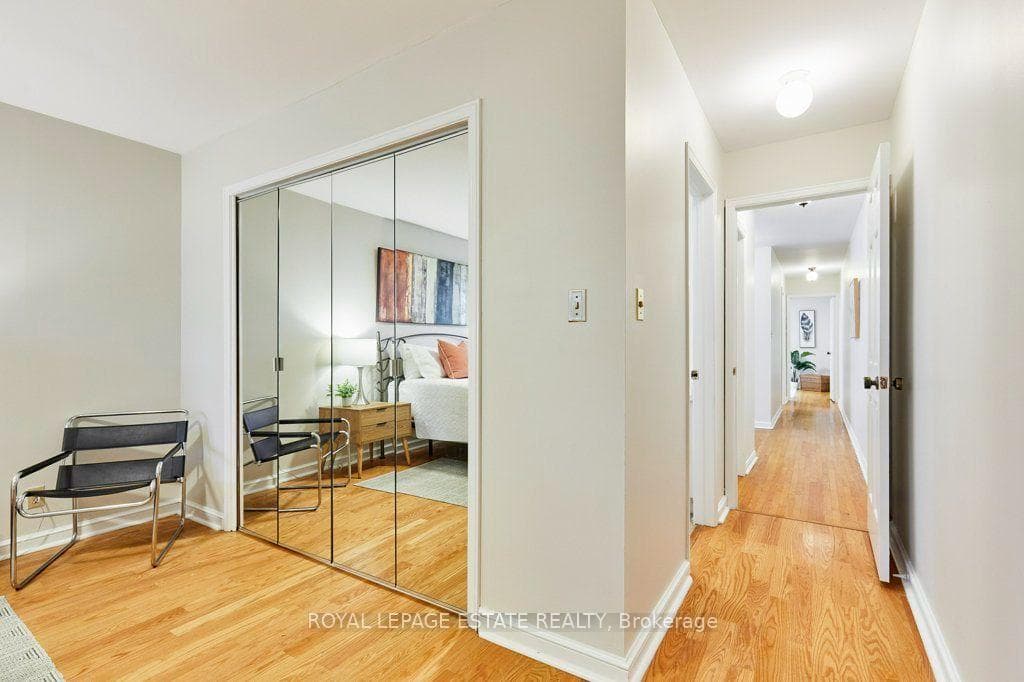 Wall to wall mirrored closets