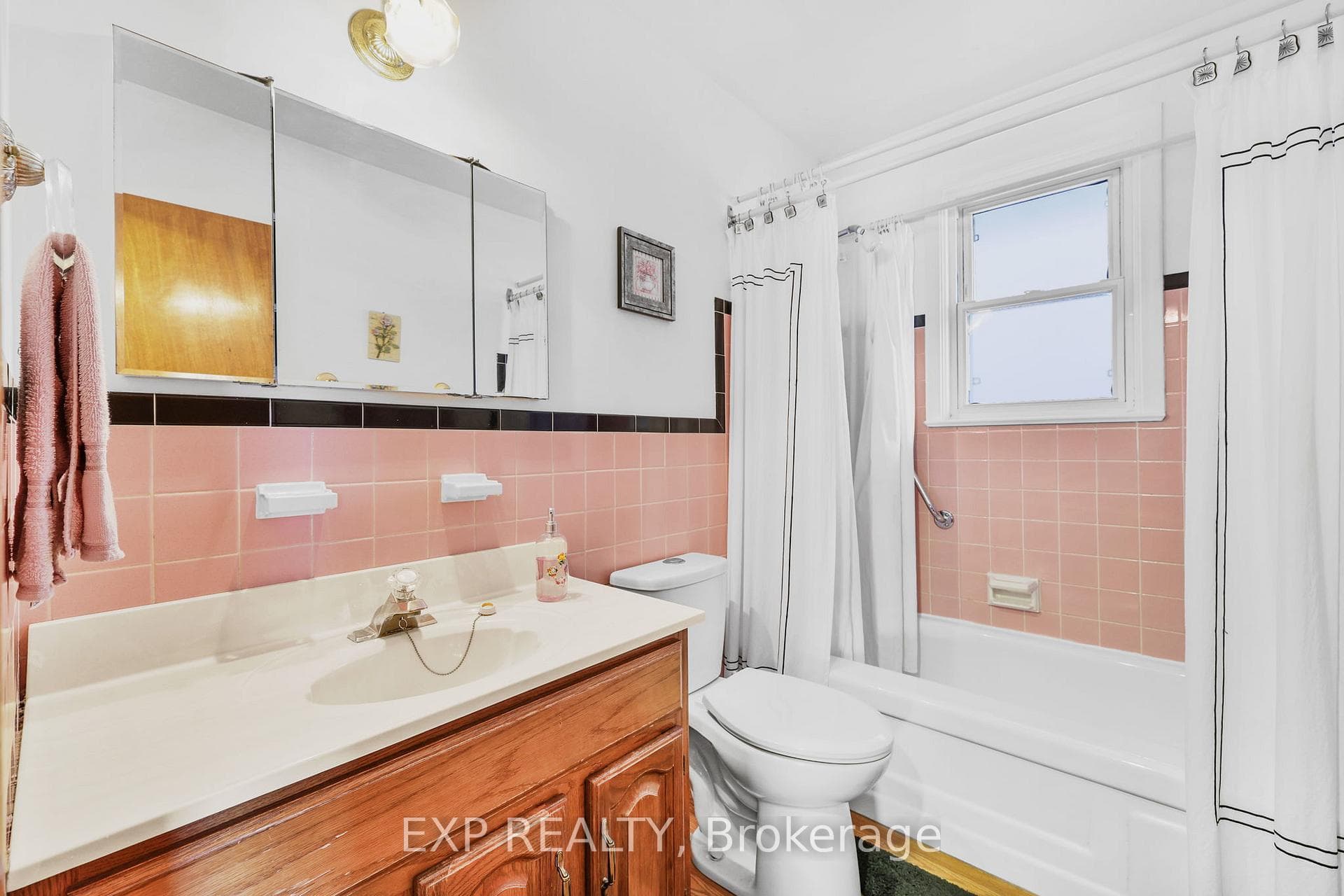 1379 Northmount Avenue photo 12