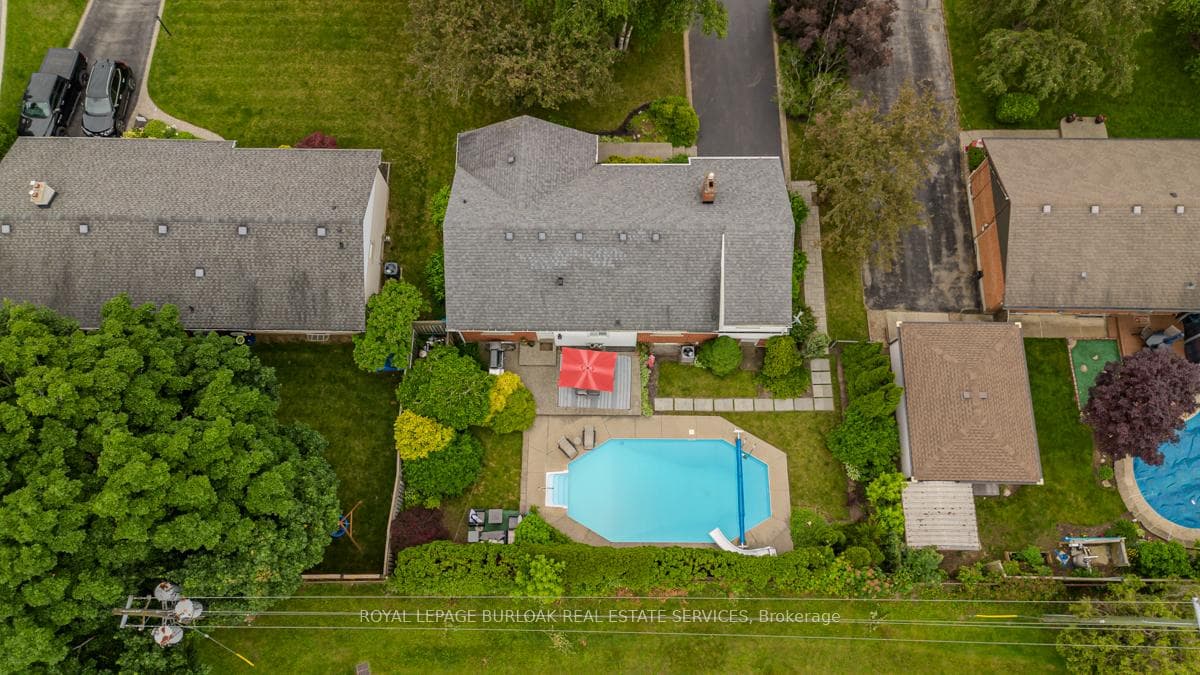 1092 Marley Crescent photo 7