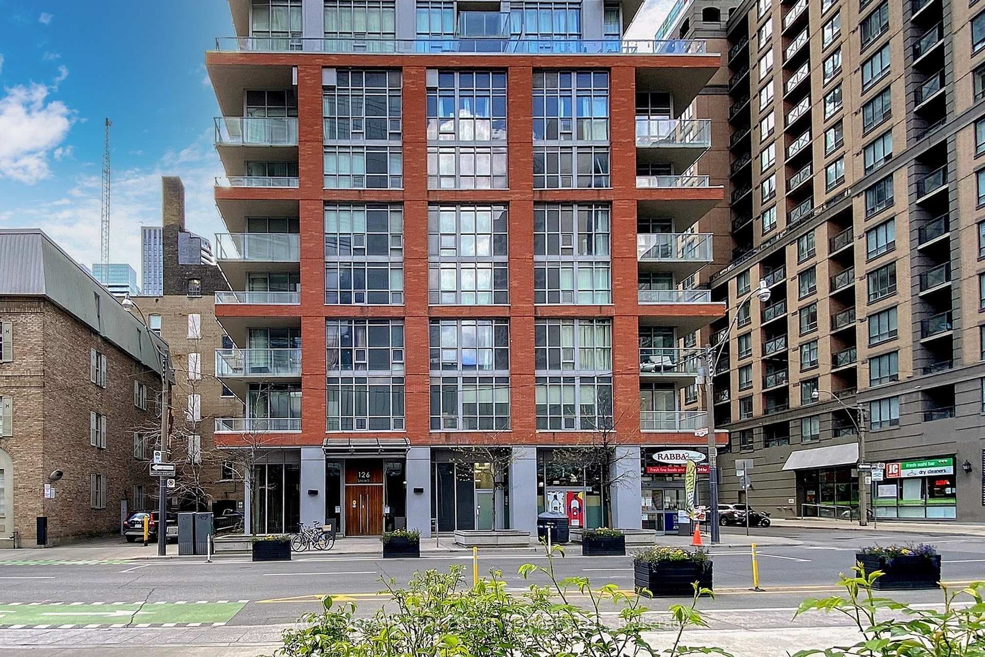 126 Simcoe Street Unit 612 photo 21