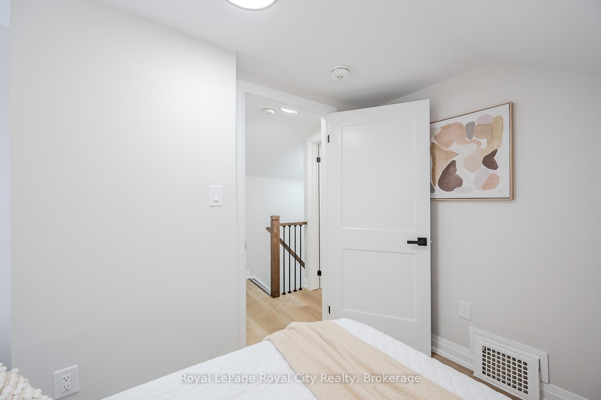 58 Hayes Avenue photo 28