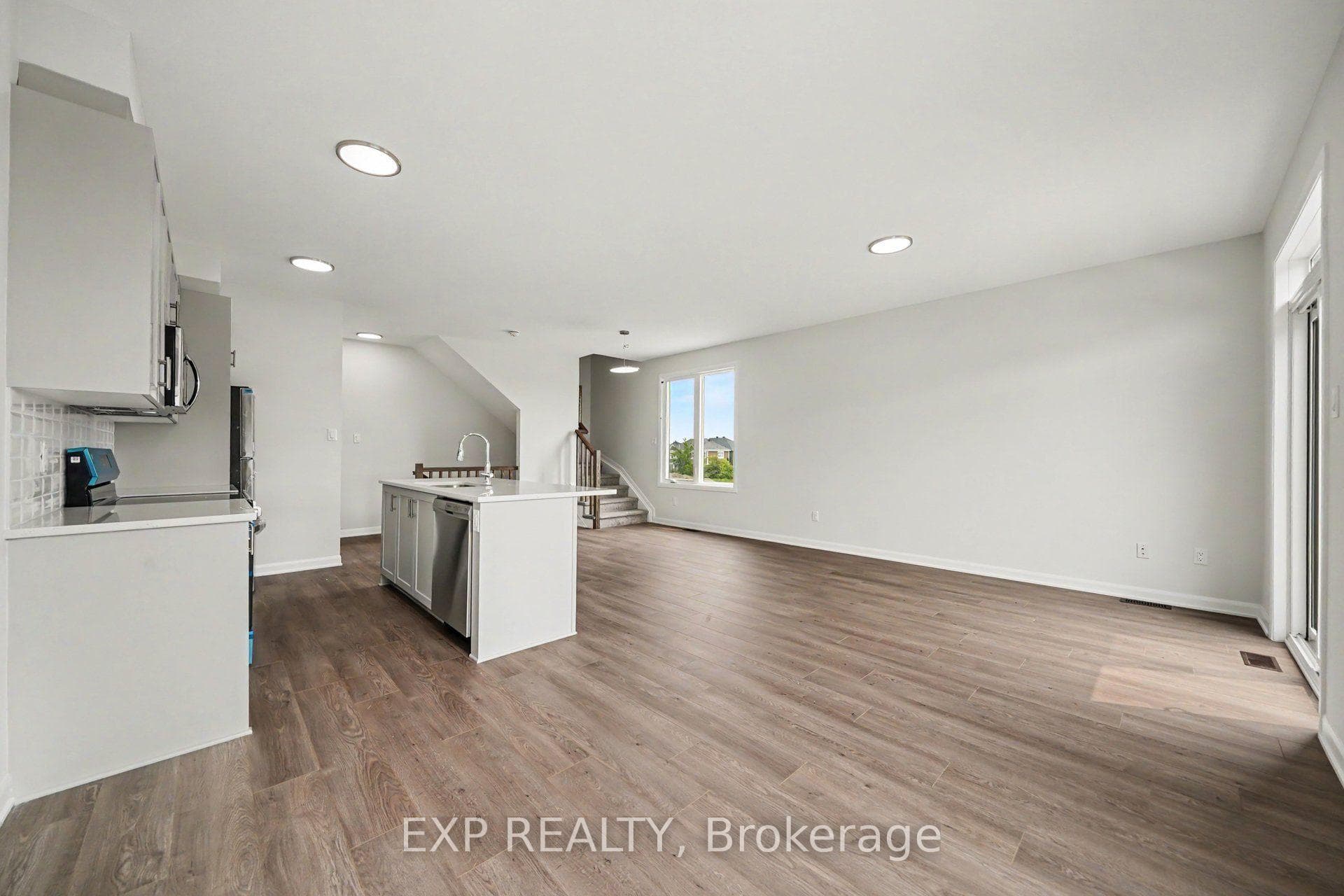 756 Tadpole Crescent photo 7