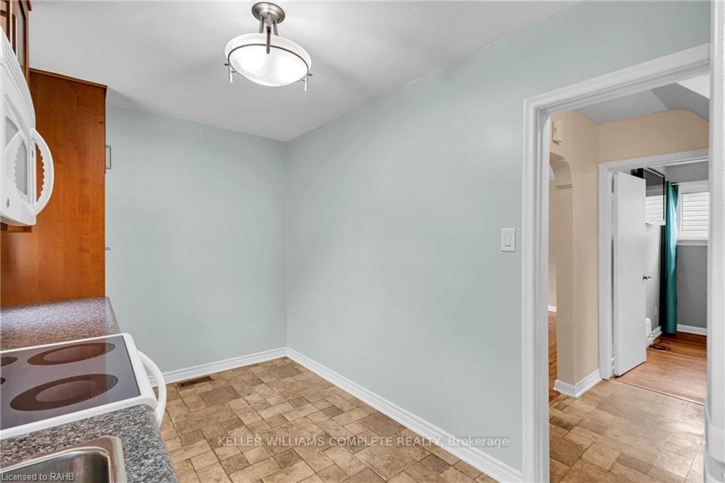 9 Airdrie Avenue photo 17